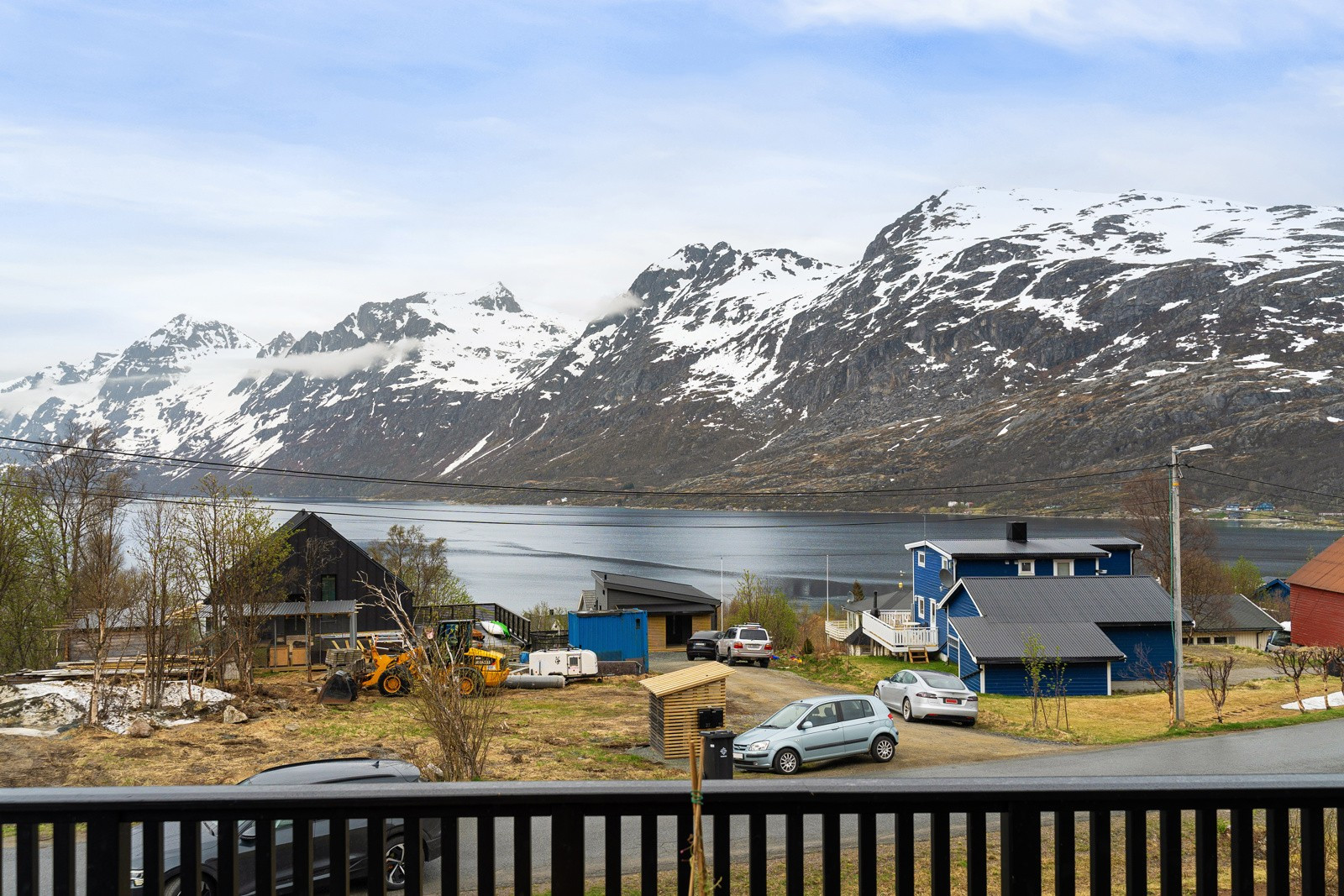 Ersfjordbotn er kjent for sin spektakulære natur, flotte turmuligheter og et godt nærmiljø.