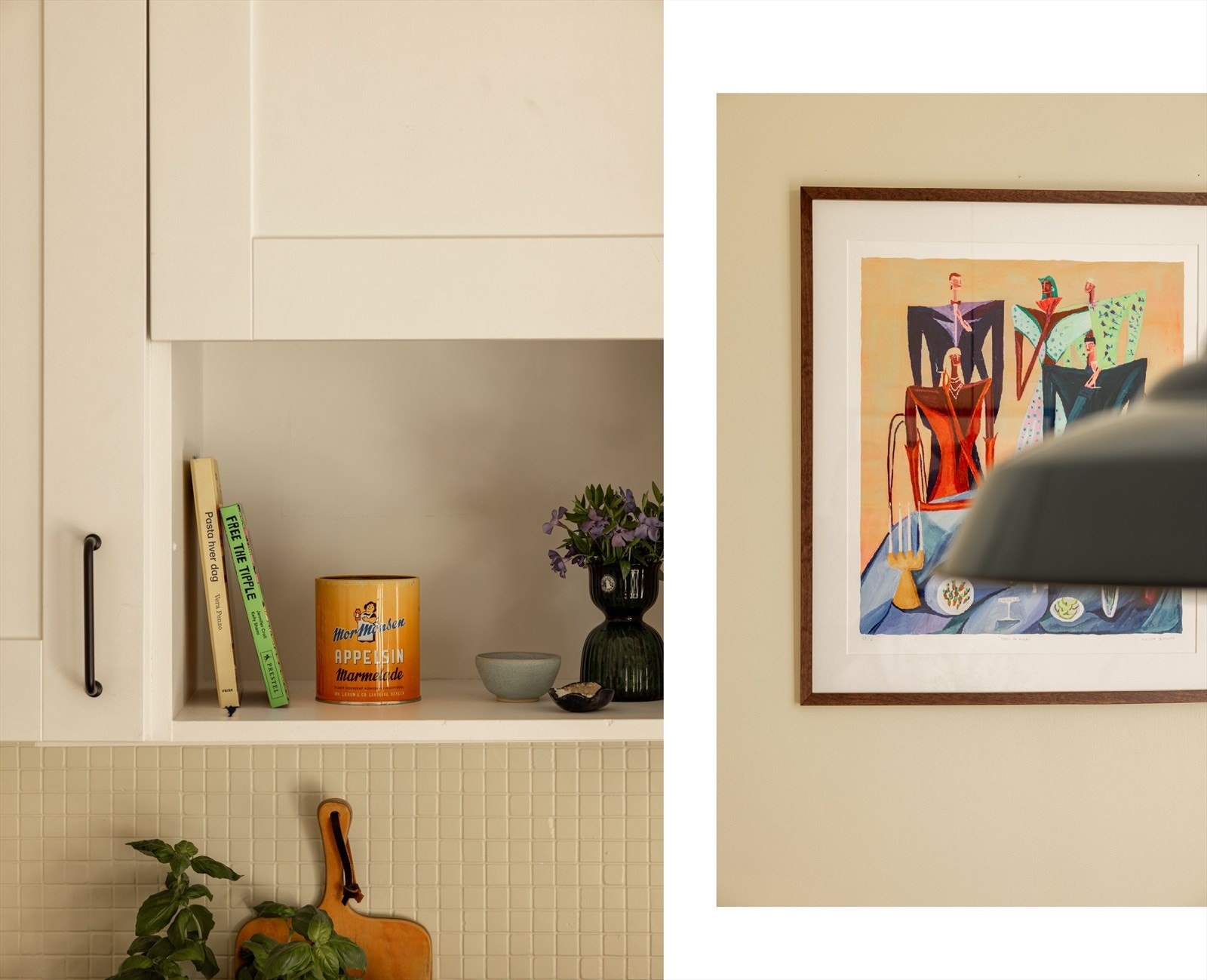 Belysning under overskap. Rommet er malt i en behagelig og tidsriktig farge. Galleribilde