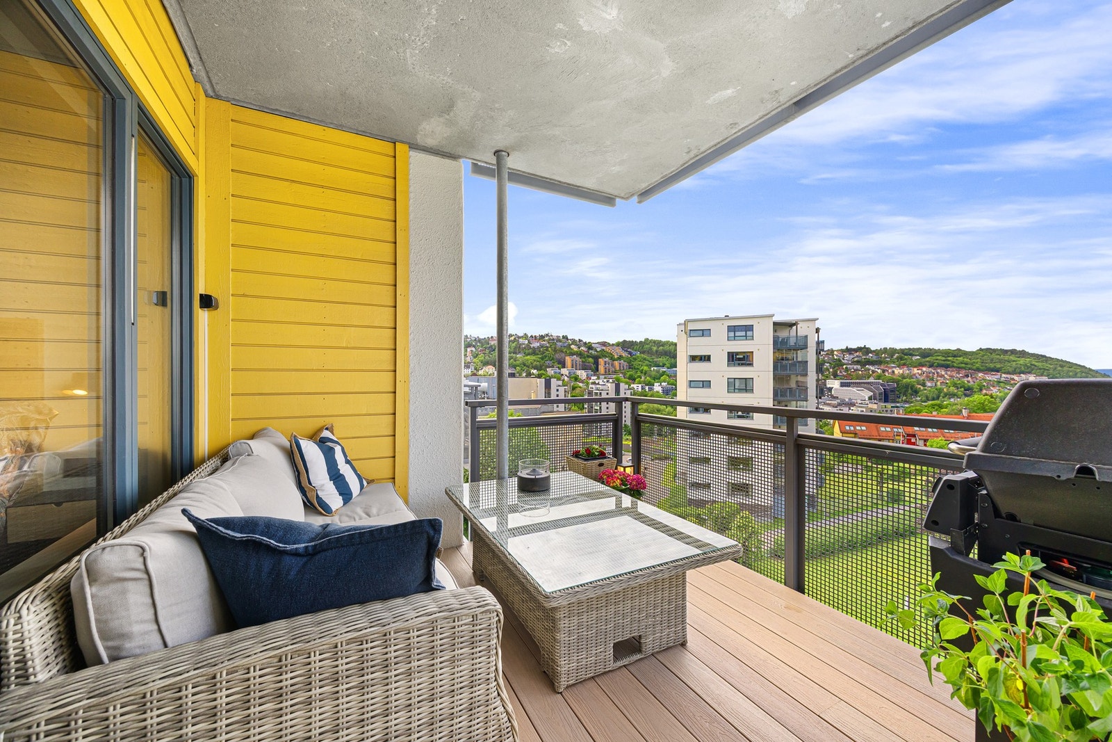 Boligen ligger høyt og fritt til! Galleribilde