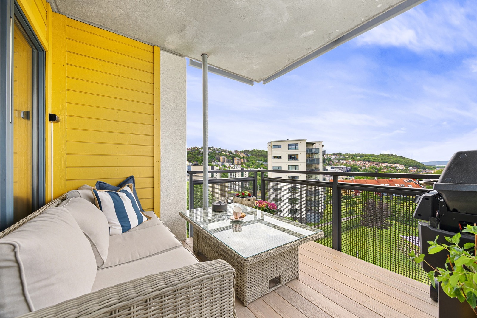 Gulv av kompositt terrassebord fra 2024. Galleribilde