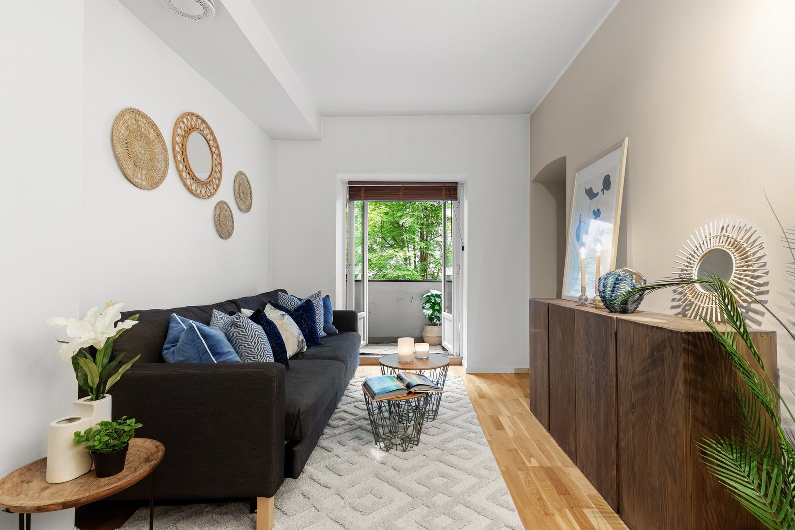 Det er godt med plass til større sofagruppe, bord og medieløsning på vegg ovenfor Galleribilde