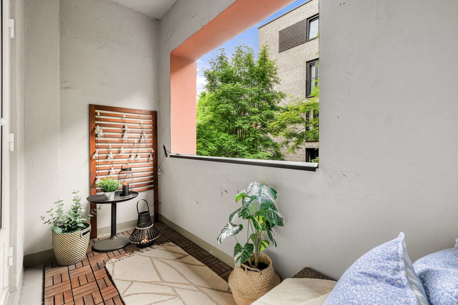 Balkongen er nordvestvendt og byr på kveldssol Galleribilde