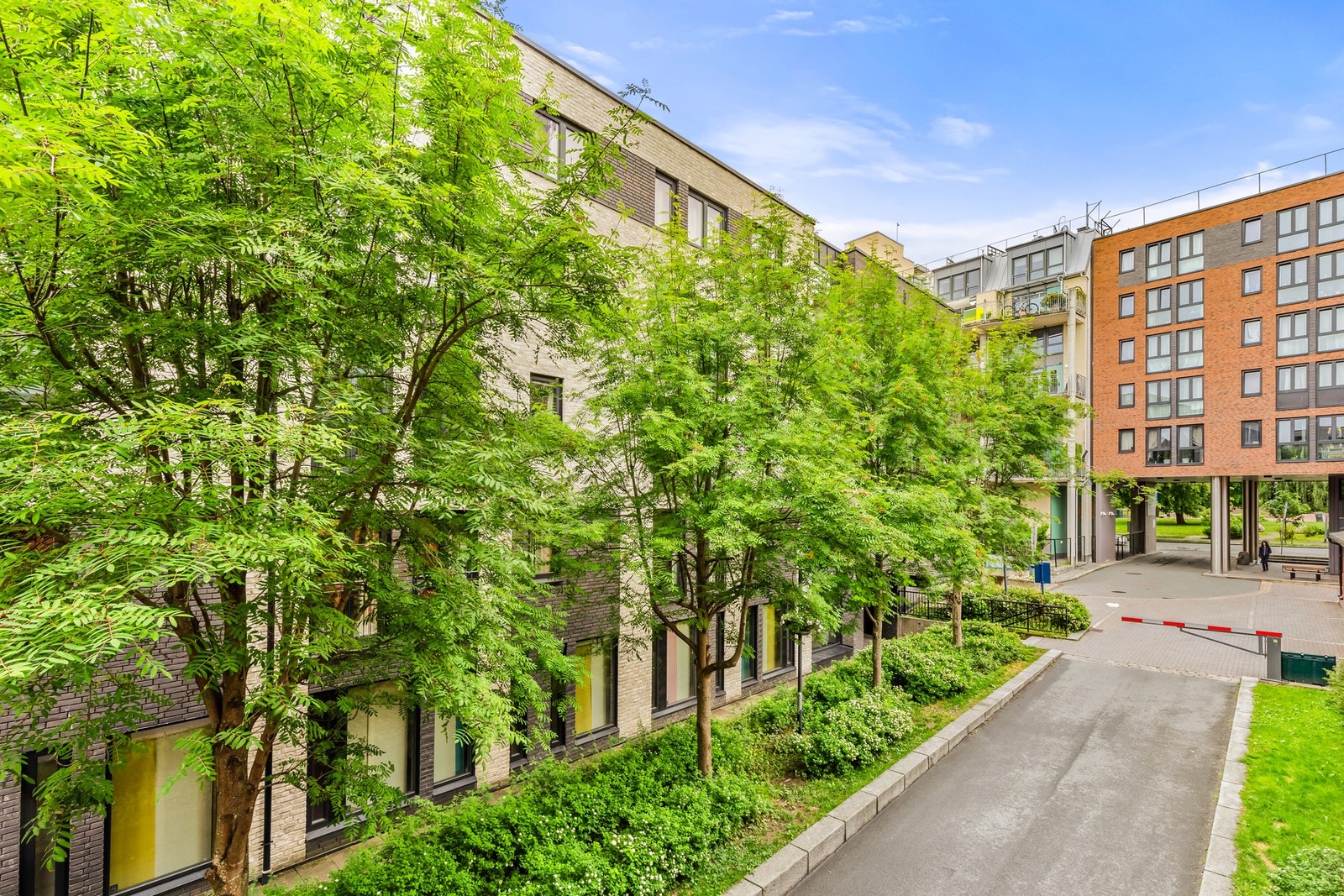 Her bor du tilbaketrukket og i rolig bakgård, men samtidig veldig sentralt . Galleribilde