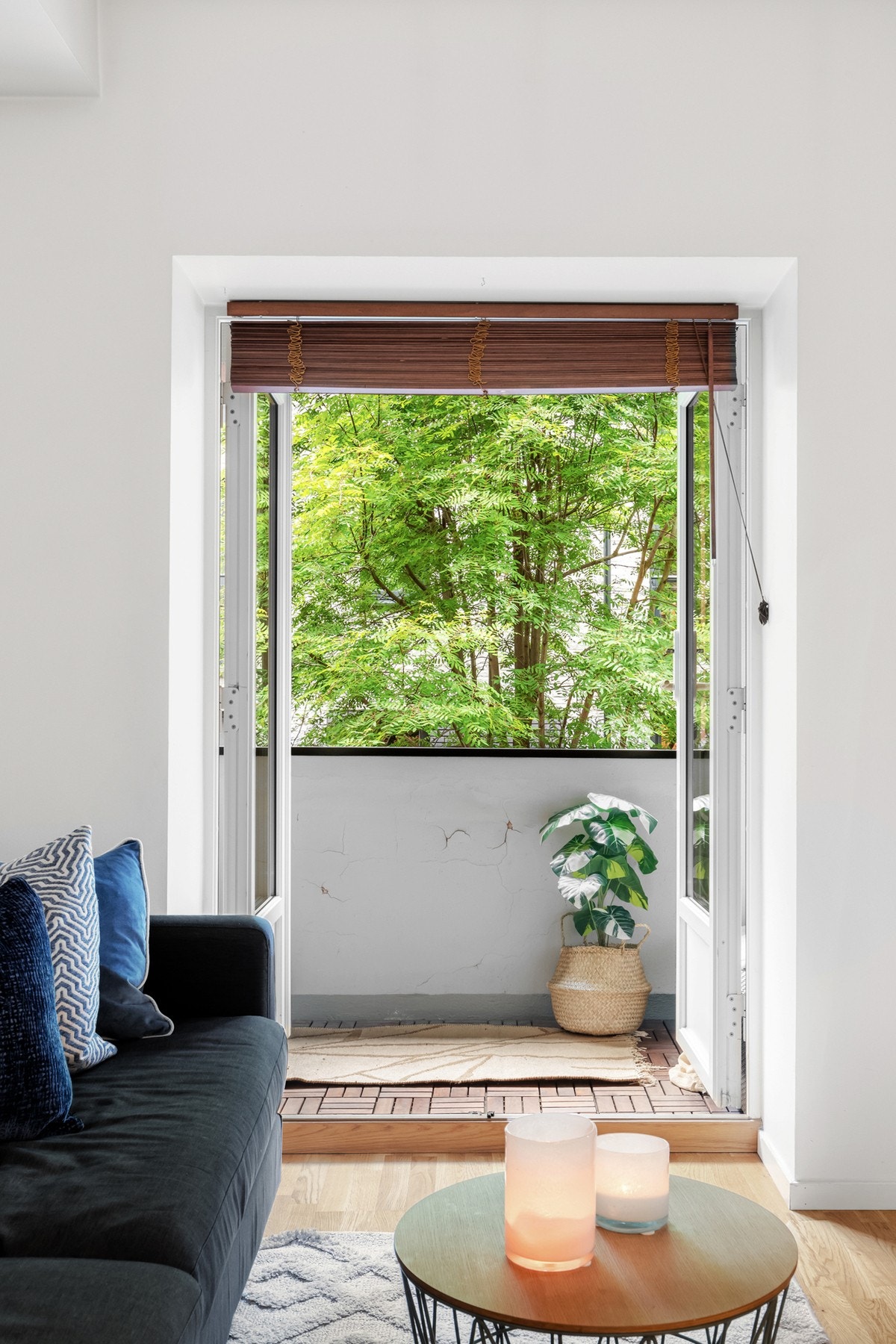 Ut til balkongen via doble fløysdører Galleribilde