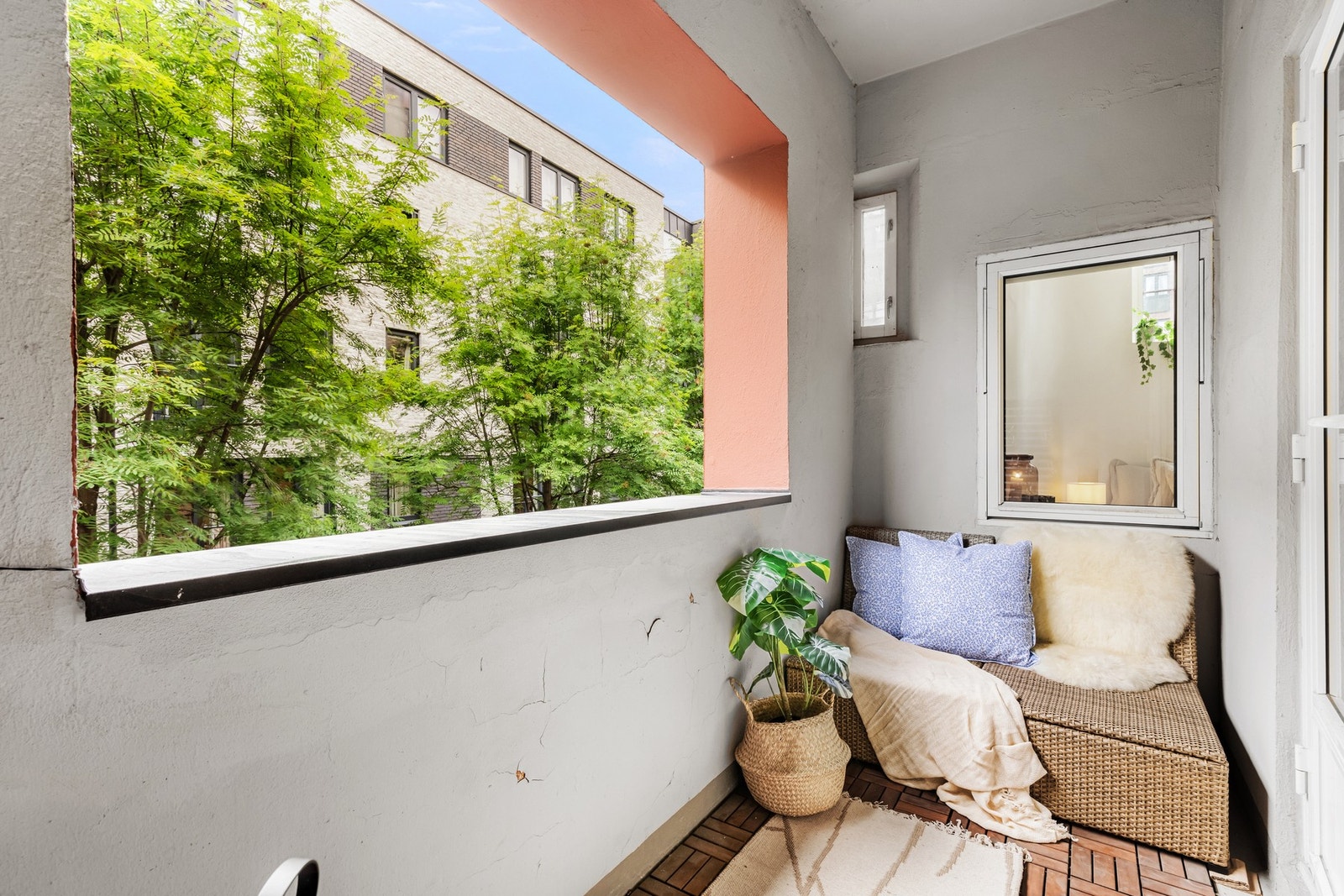 God plass til utemøbler og grill Galleribilde