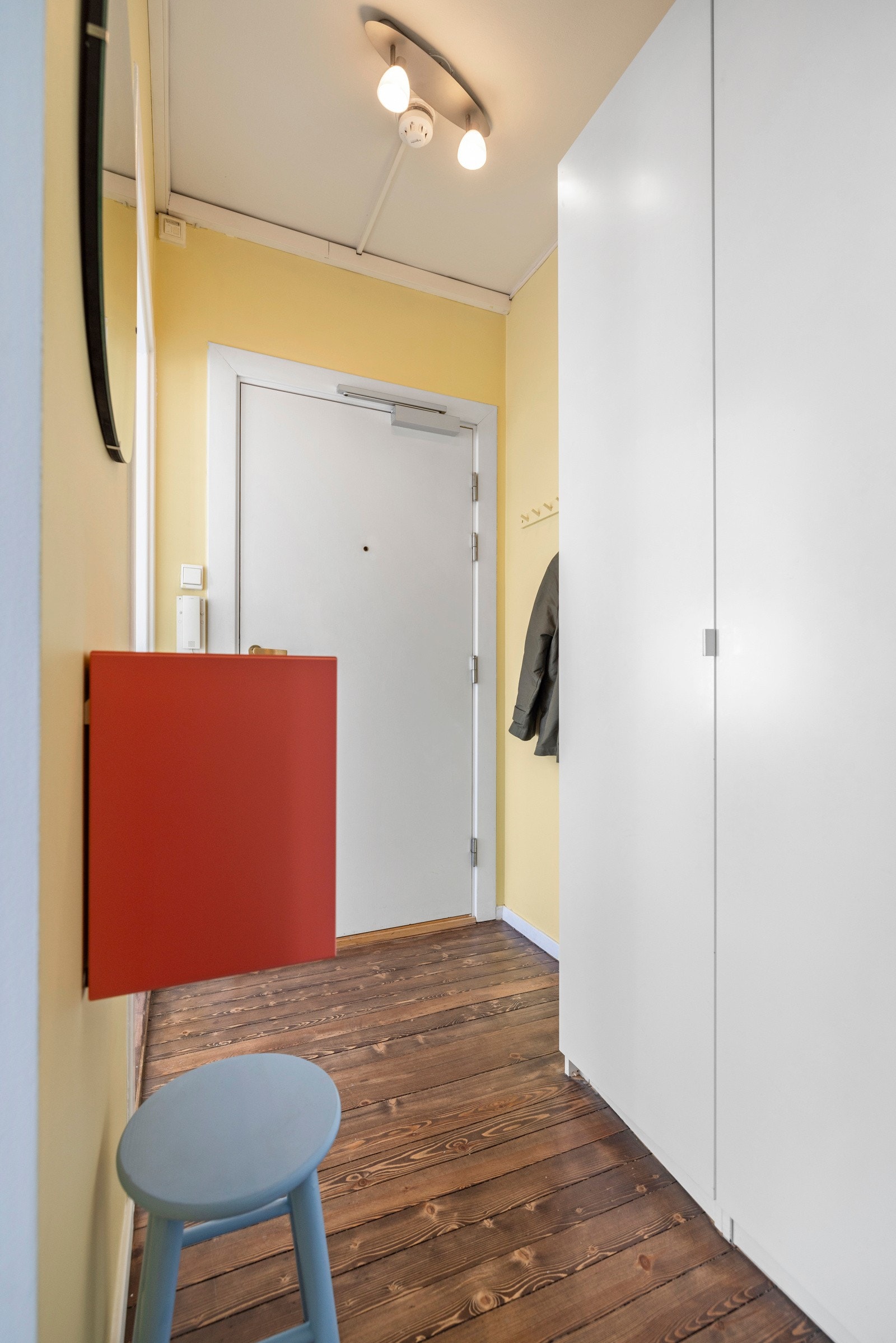 - Hyggelig entré med plass til oppbevaring av yttertøy og sko - Galleribilde