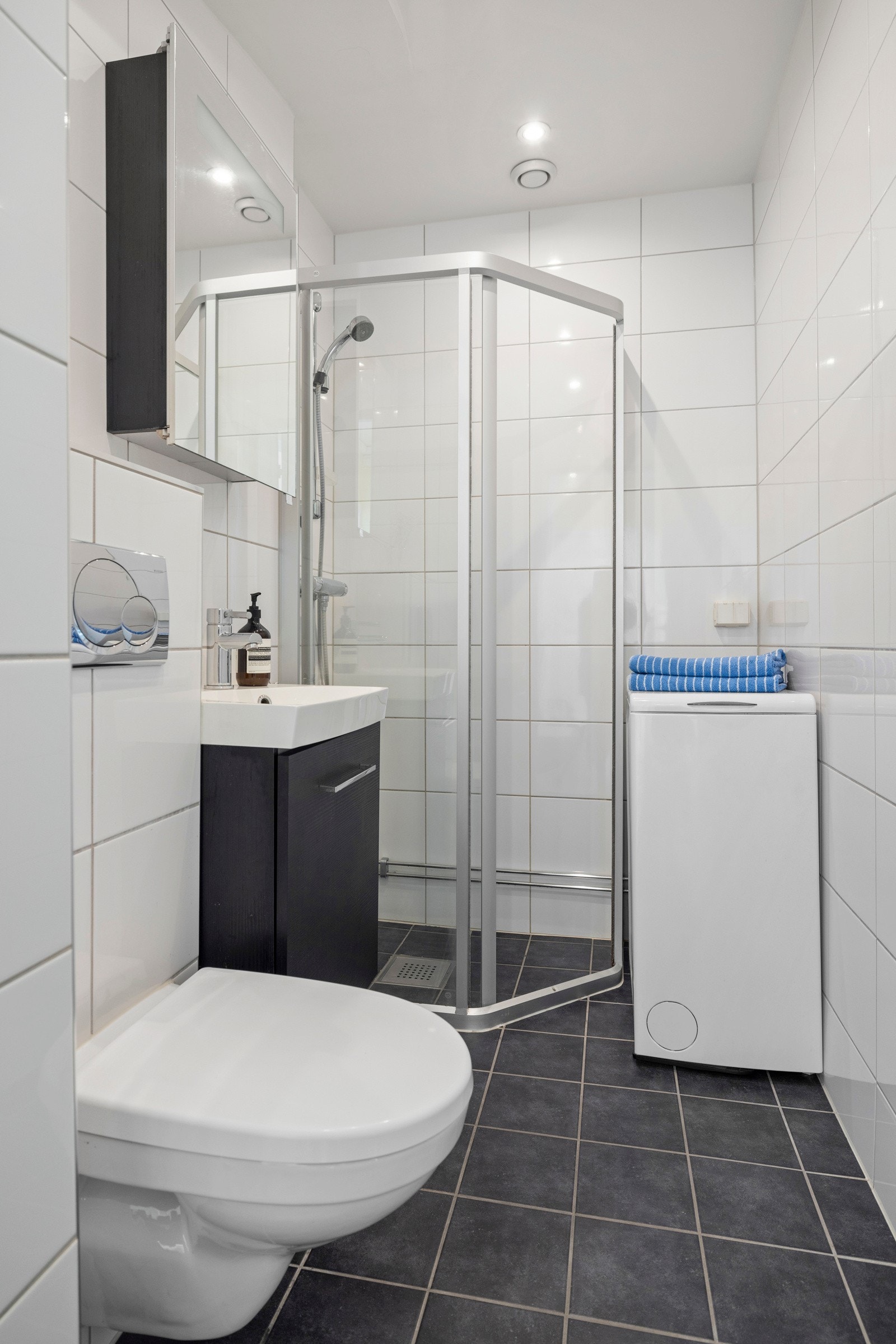 - Pent flislagt bad fra 2011 med elektriske varmekabler. Utført i borettslagets regi - Galleribilde