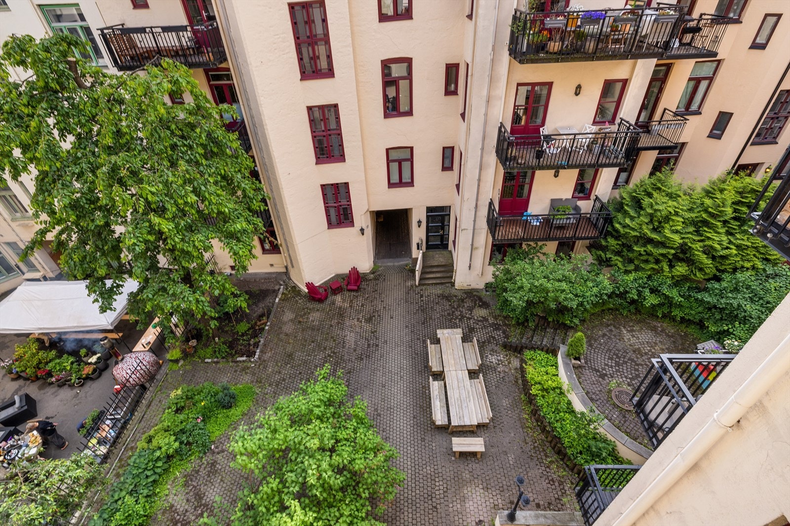 Flott felles bakgård. Galleribilde