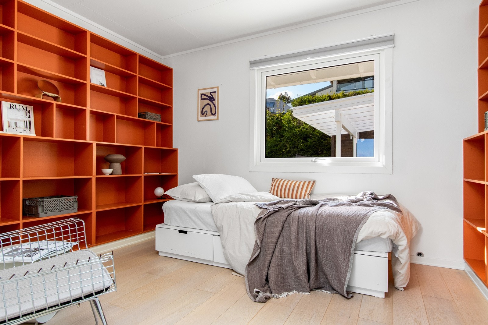 Et eget bibliotek gir mulighet for en rolig lesekrok eller hjemmekontor. Galleribilde