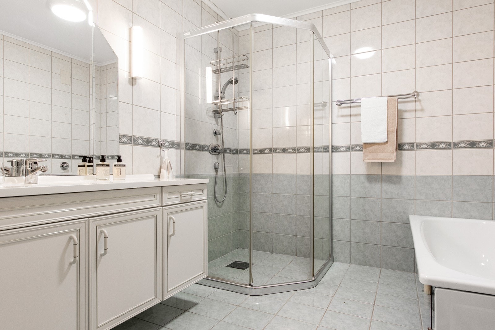 Bad, underetasje. Galleribilde