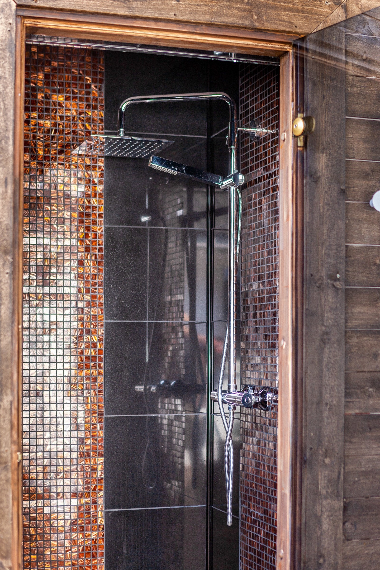 Utendørs regnfallsdusj. Galleribilde