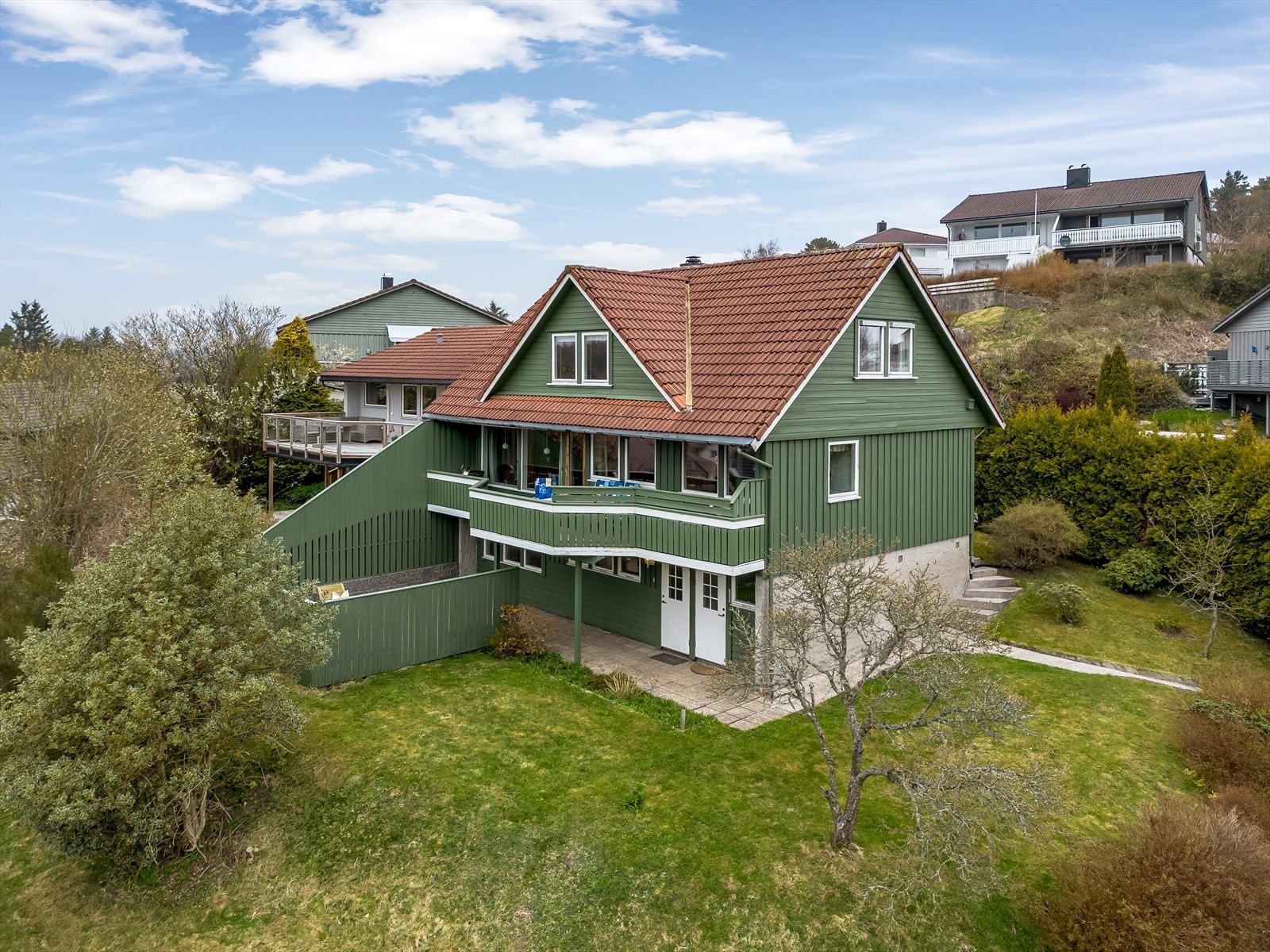 Eiendomsmegler MNEF Anita Cecilie Gabrielsen ønsker velkommen til Haugbakken 11! Galleribilde