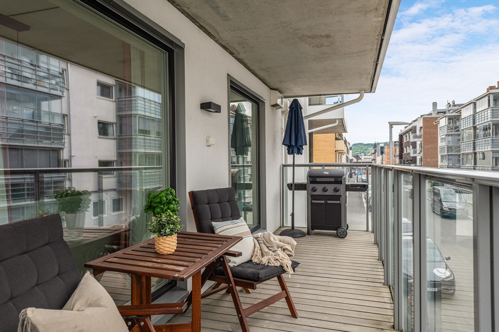 Gassgrill på terrasse Galleribilde