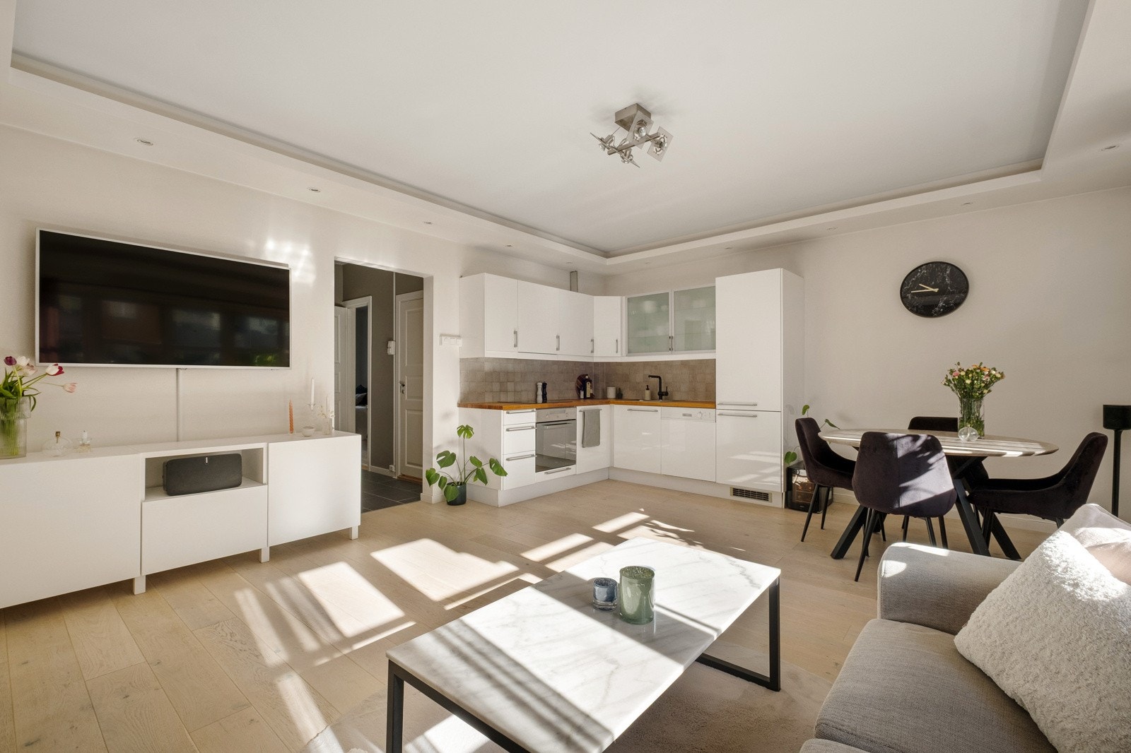 Leiligheten har en sosial planløsning. Galleribilde