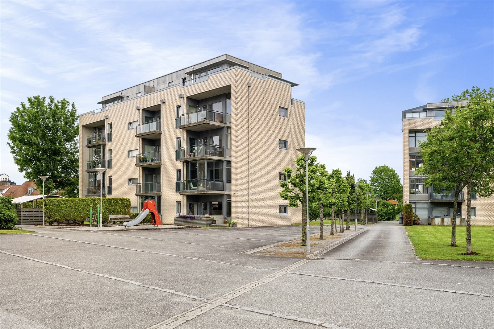 Stor leilighet i 1. Etasje i bygg fra 2003 Galleribilde