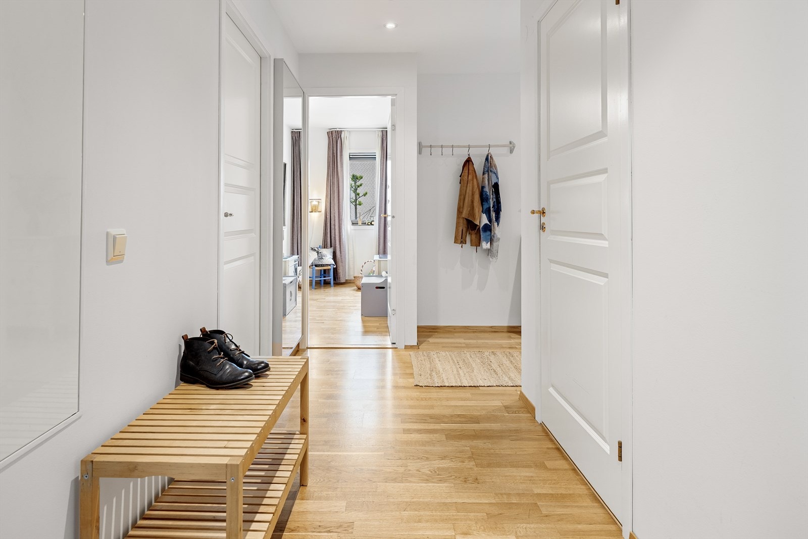 Velkommen inn til en romslig entré Galleribilde