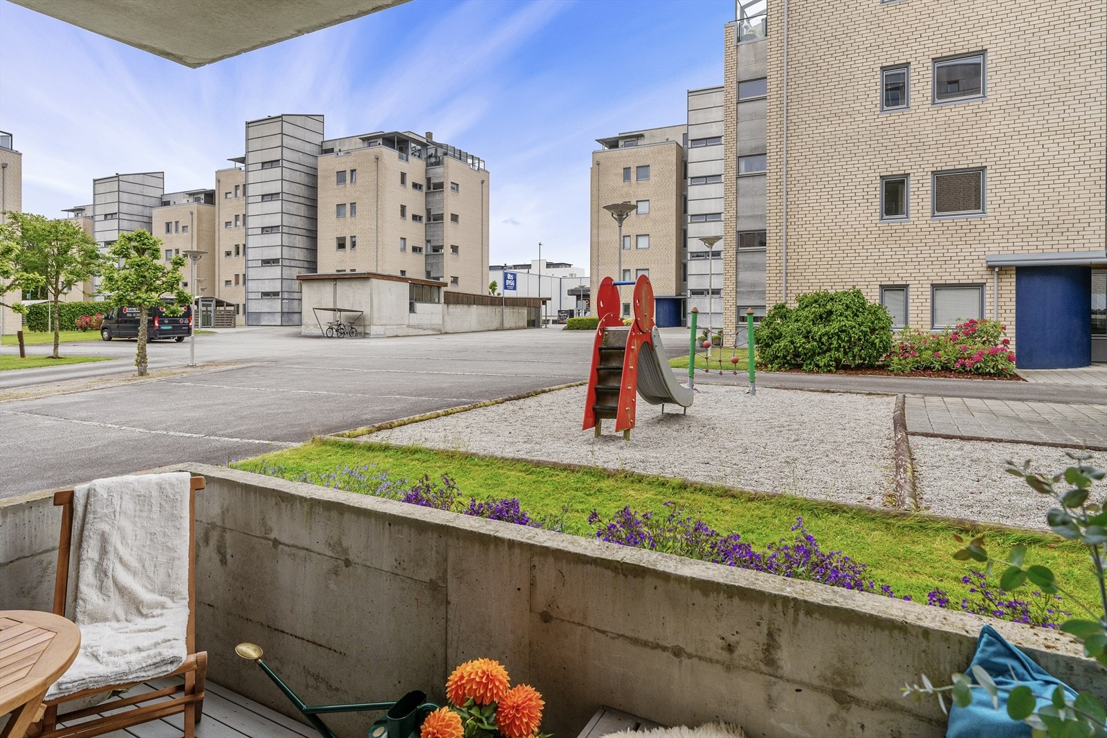 Gode solforhold ettermiddagstid på terrassen Galleribilde