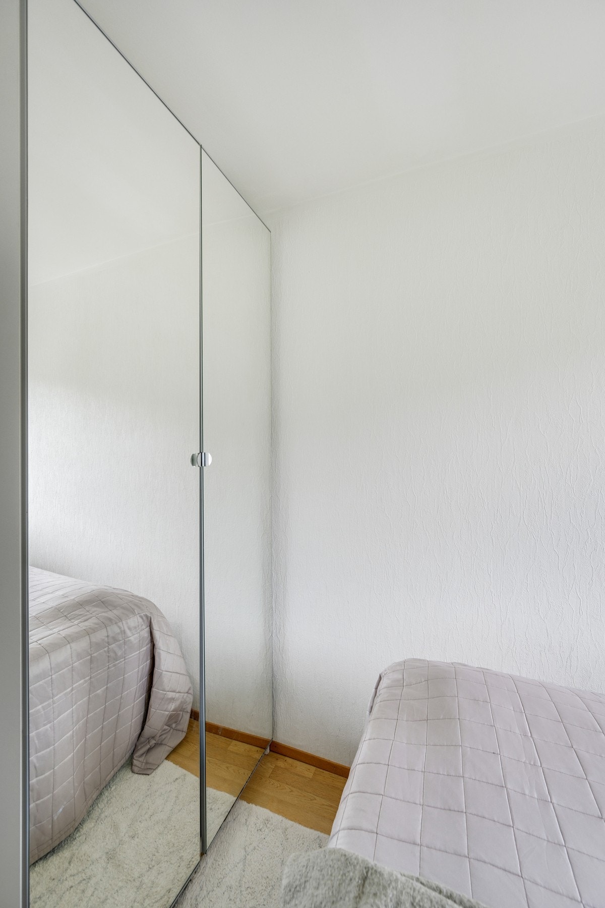 Soverom nr. 1 - her er det garderobe Galleribilde