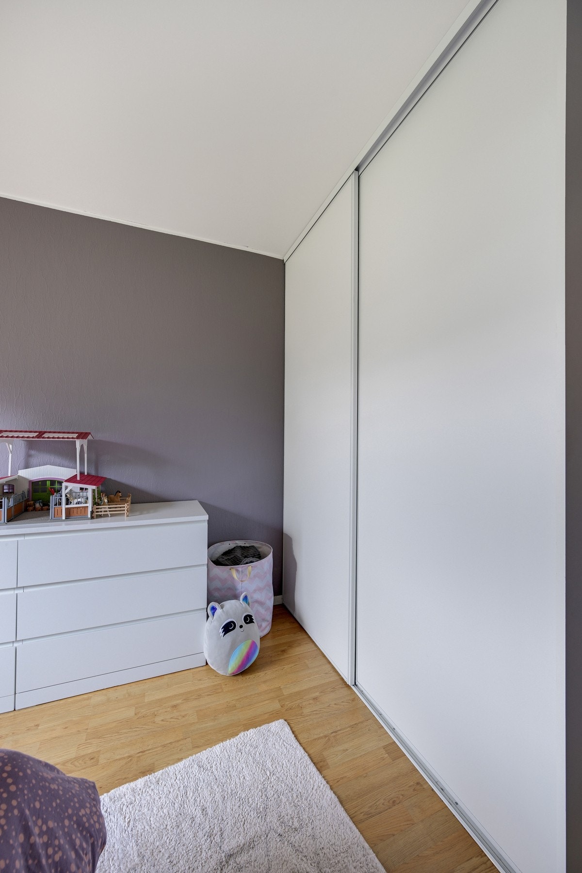 Soverom nr. 2 har skyvedørsgarderobe. Galleribilde