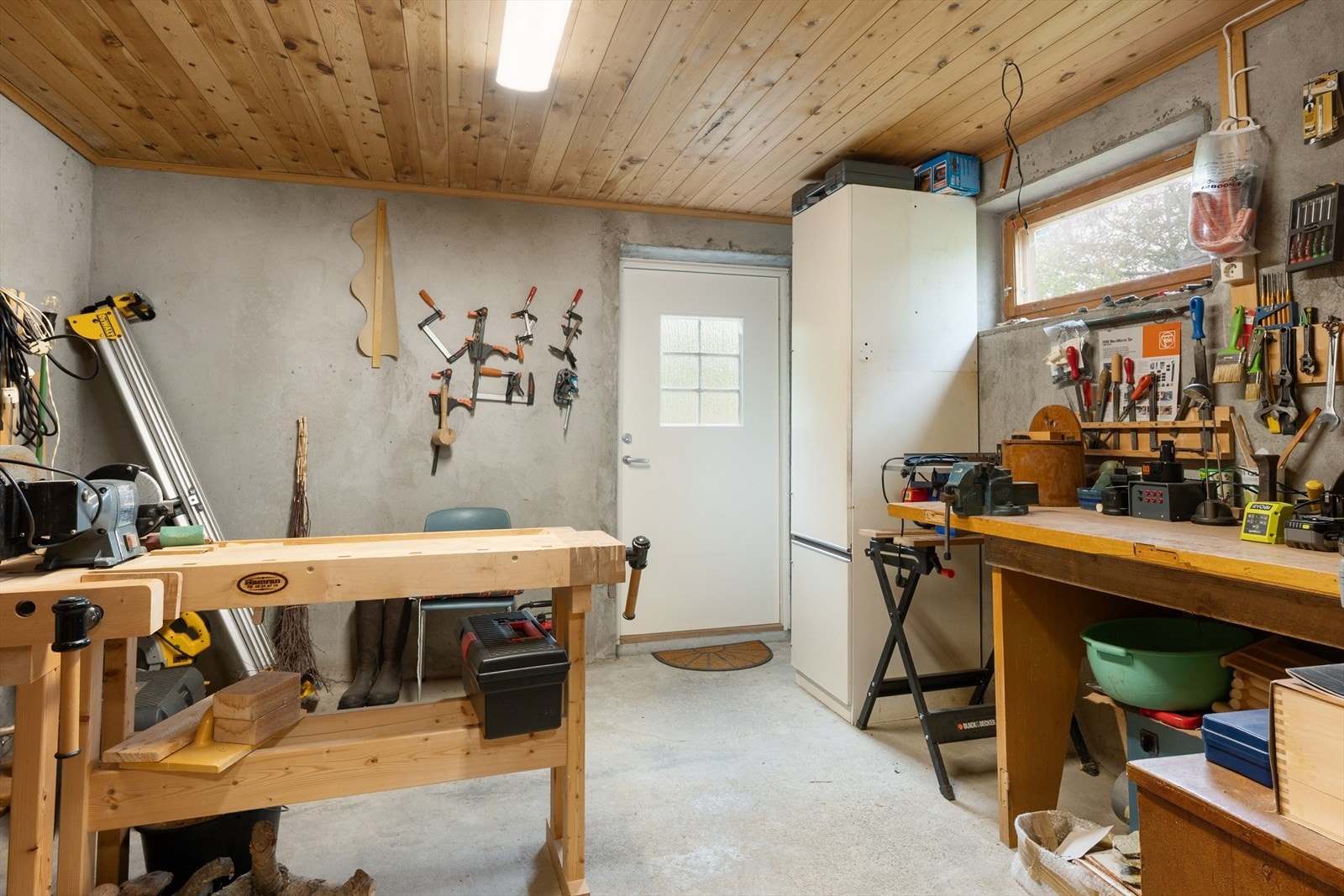 Rom innredet som hobbyrom/snekkerbod - Rommet har også utvendig adkomst. Galleribilde