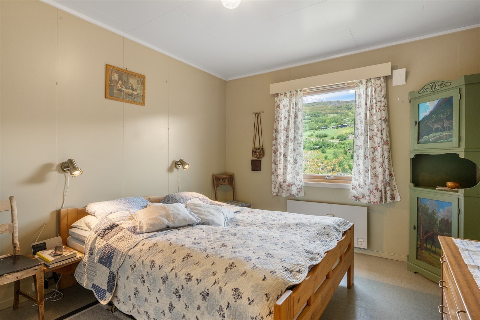 Hovedsoverom - Boligen har totalt 3 soverom. Galleribilde