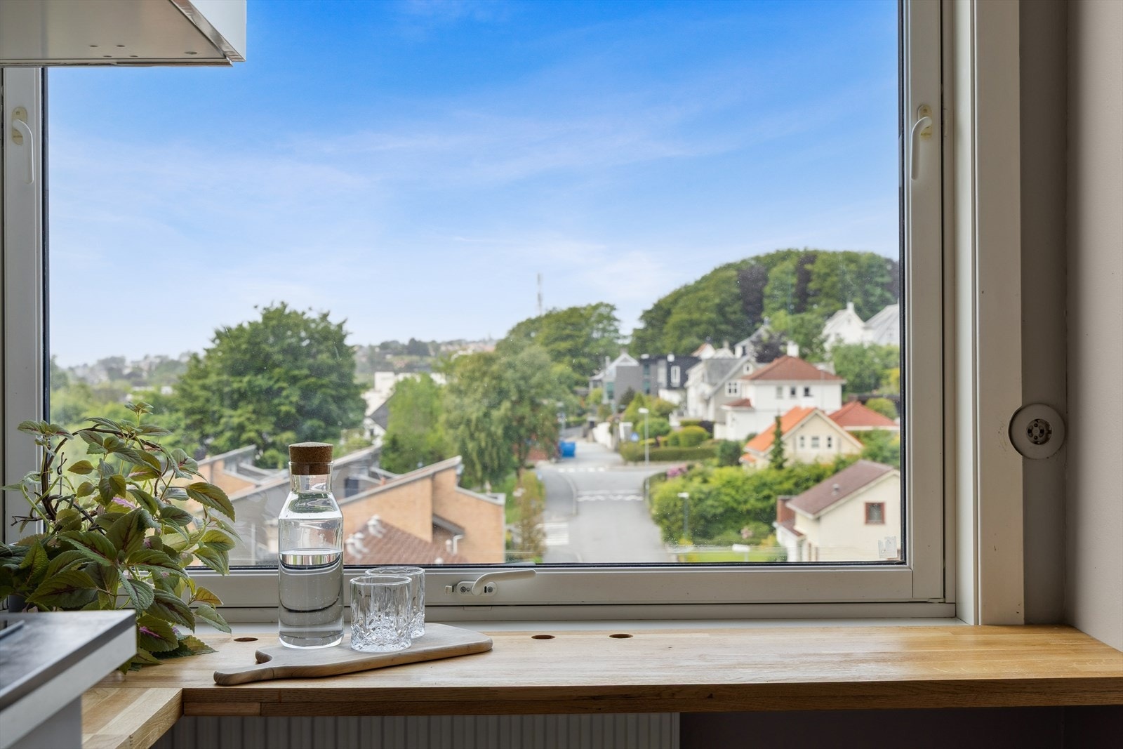 Også fra kjøkken er det flott og luftig utsikt Galleribilde