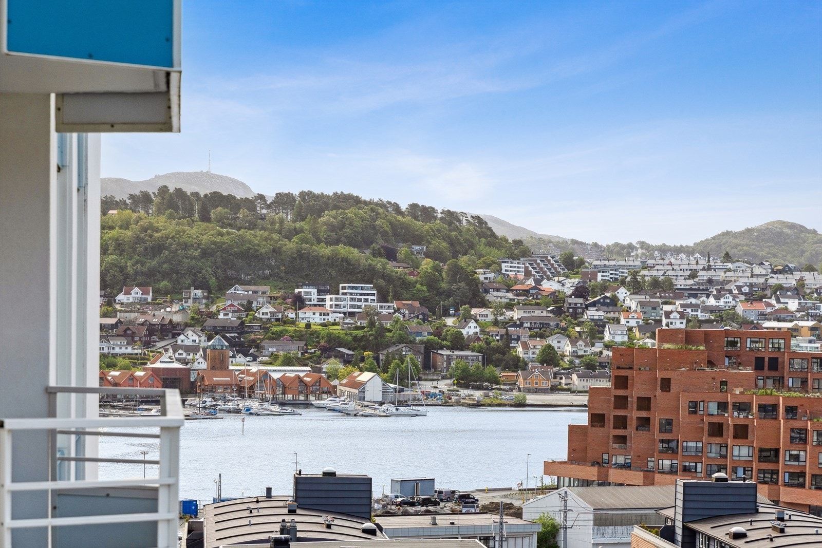 Utsikt mot Gandsfjorden Galleribilde