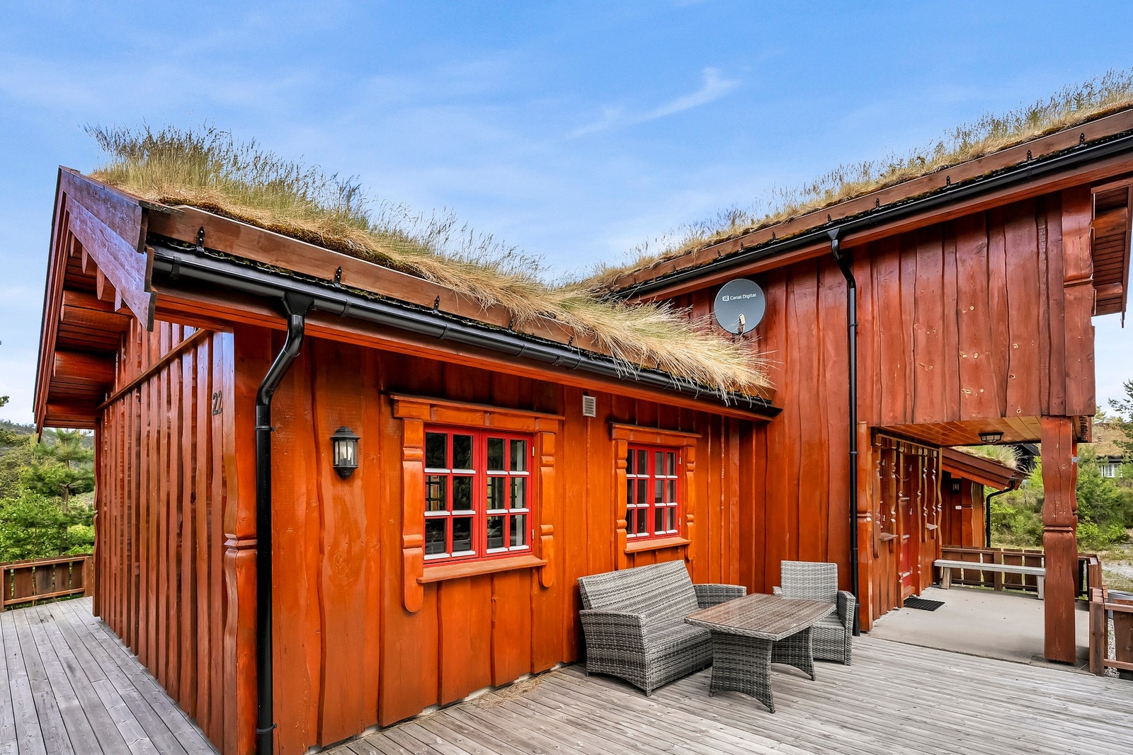 Rundt hytta er det terrasse. Galleribilde