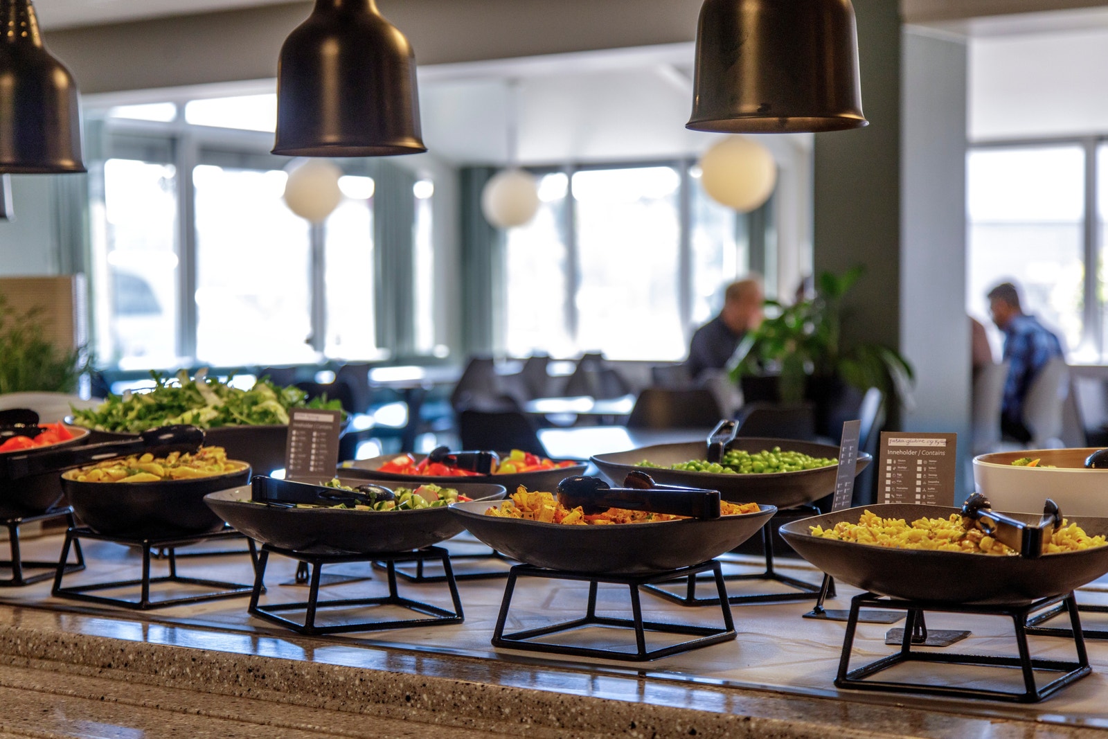 Personalrestauranten driftes av Compass Group Galleribilde