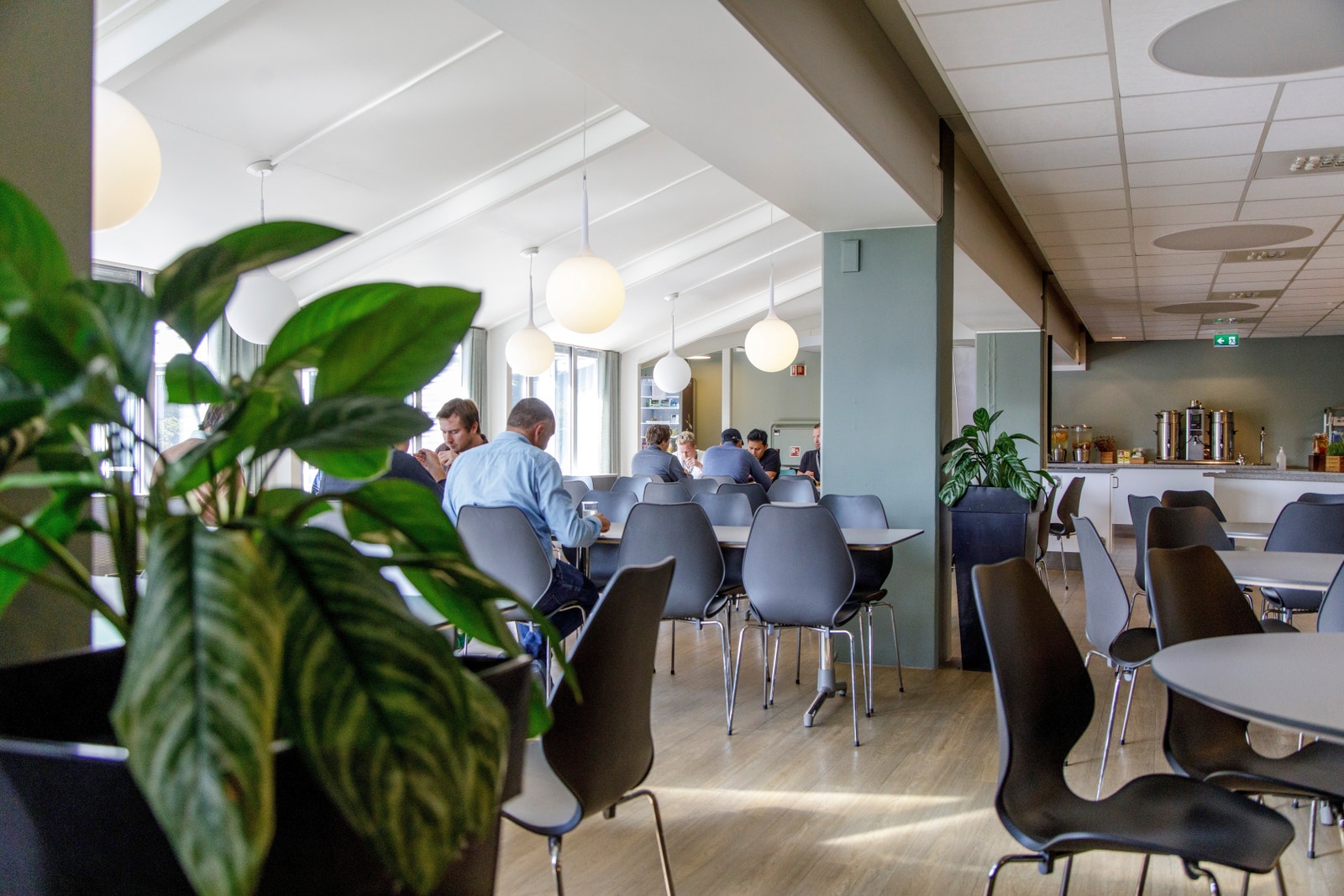 Personalrestauranten driftes av Compass Group Galleribilde