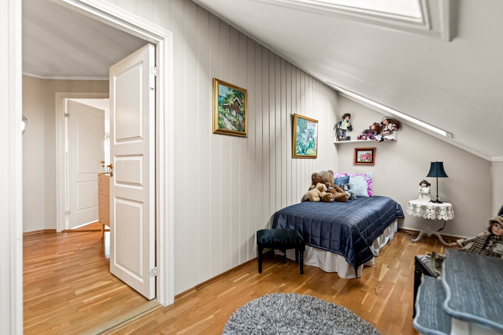 Areal som er byggemeldt og vist på plantegning som gang/hobbyrom er omdisponert dels til et soverom og dels til en bod. Galleribilde