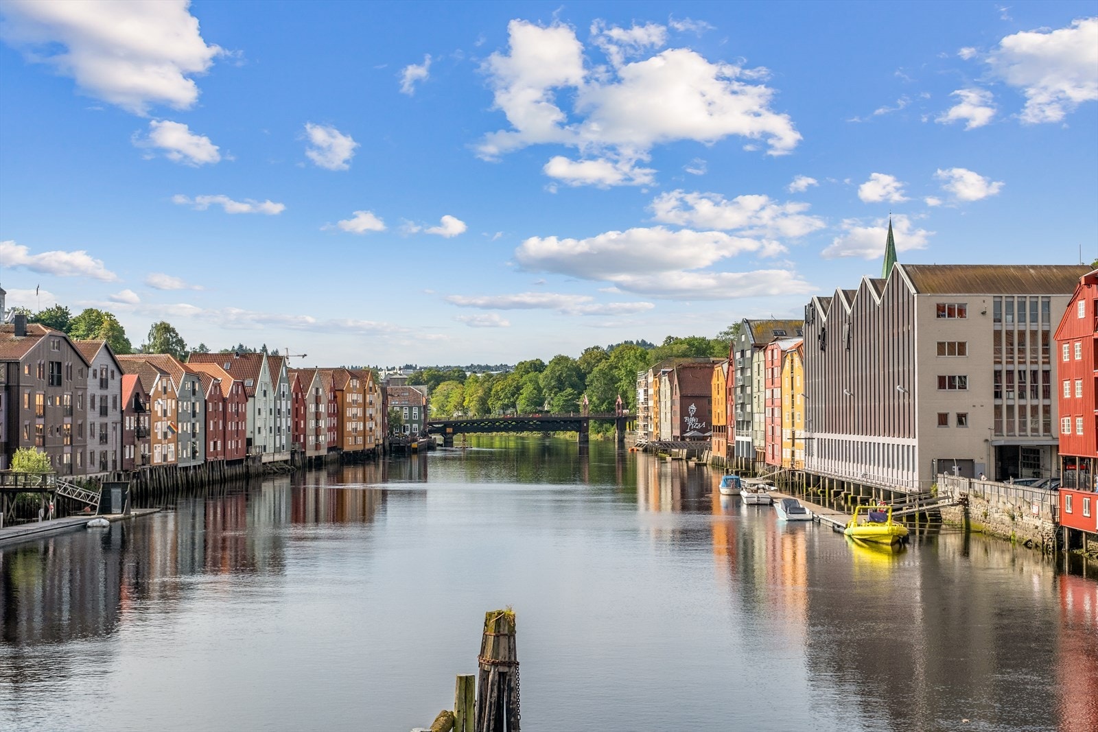 Idylliske Nidelva ligger like ved leiligheten. Galleribilde