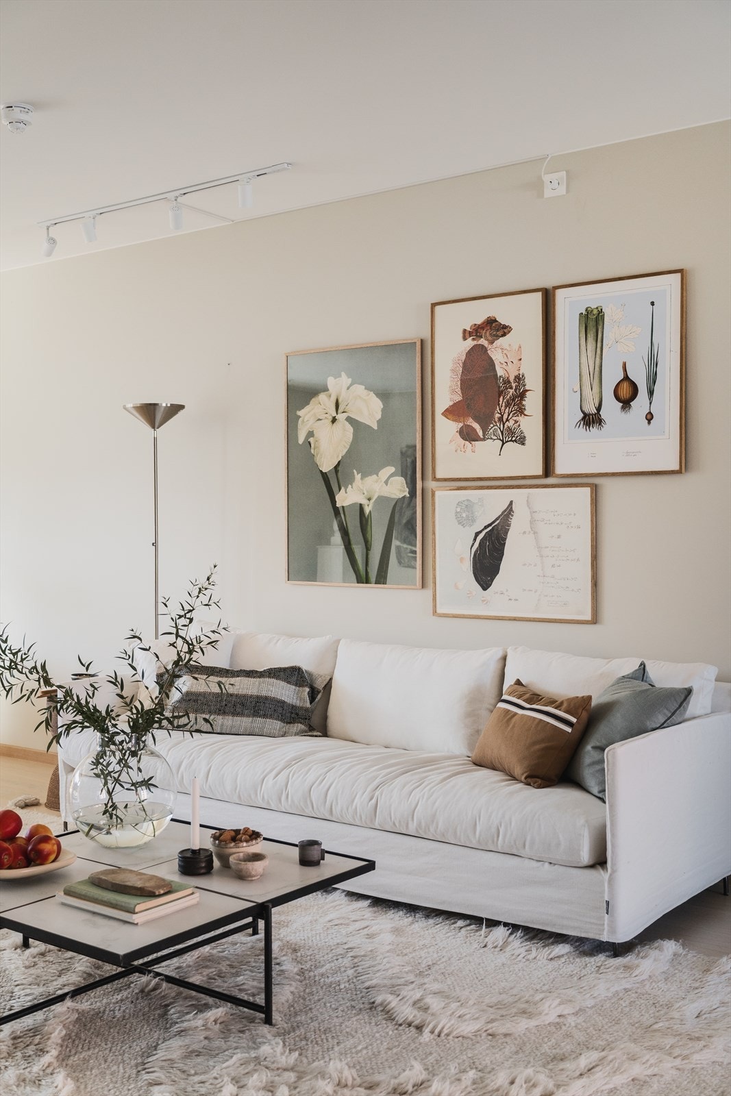 Det er vannbåren gulvvarme i stuen, på kjøkkenet og i entréen - Varmtvann og fyring er inkludert i felleskostnadene Galleribilde