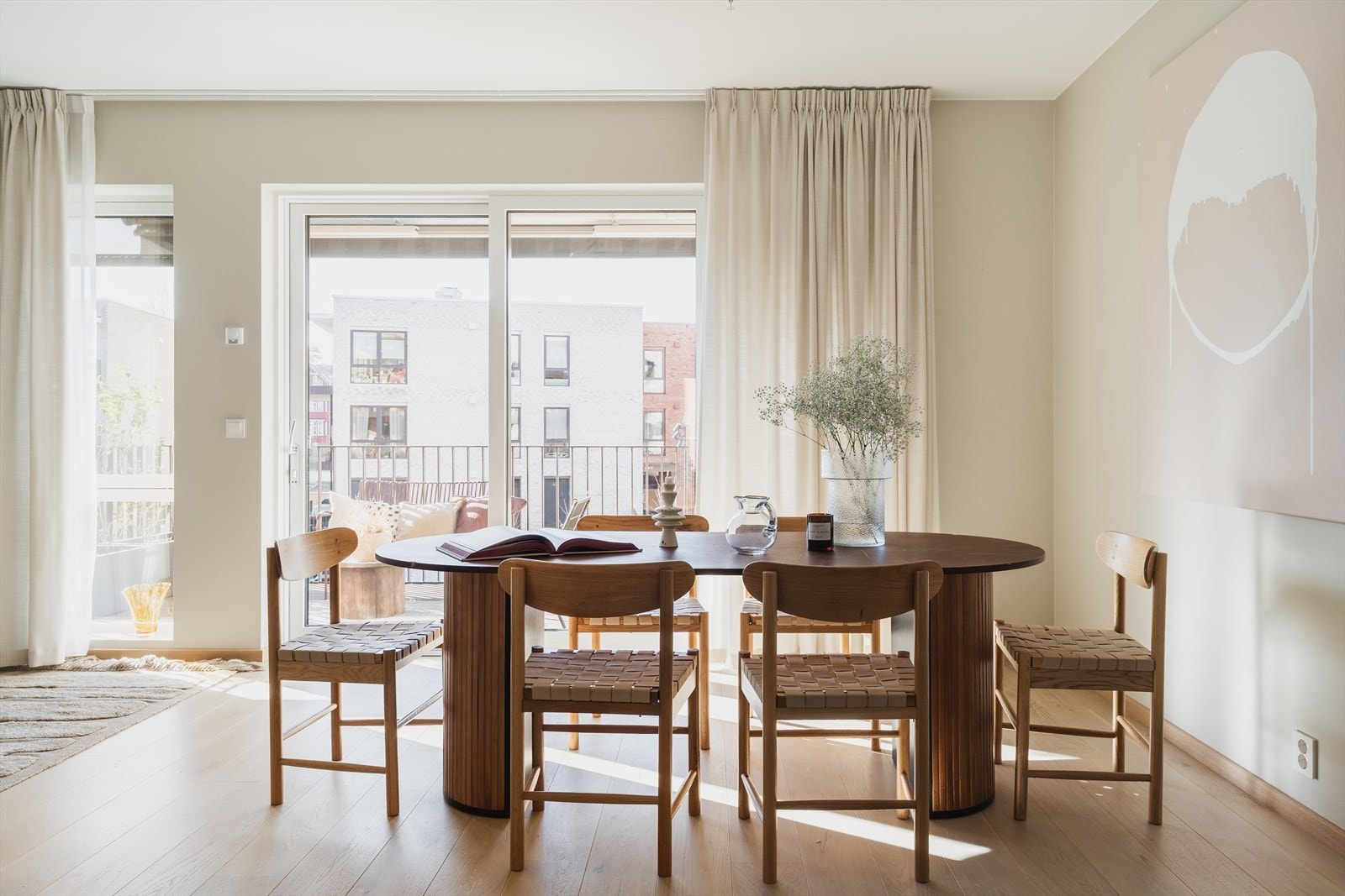 Det er også plass til langbord - perfekt for sosiale sammenkomster med venner og familie! Galleribilde