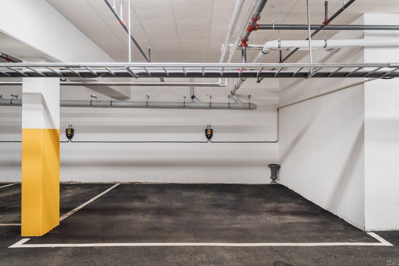 Opsjon på kjøp av parkeringsplass med opplegg for EL-billader i lukket garasjeanlegg Galleribilde