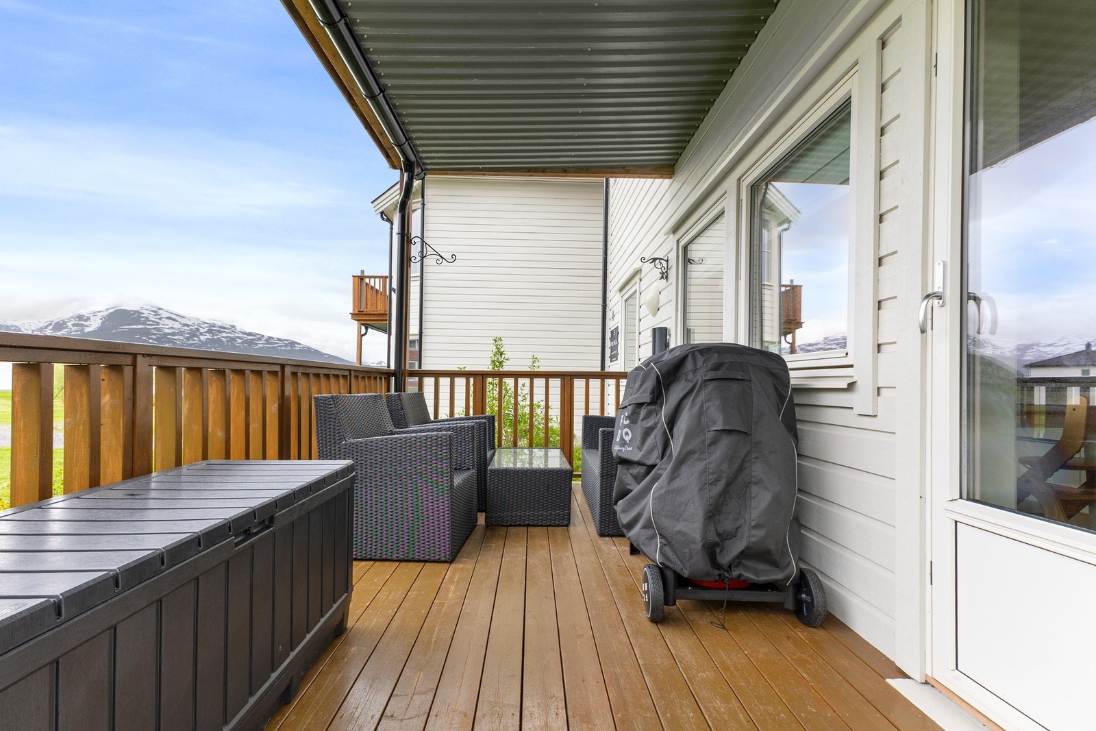 Markterrassen er på 11 kvm, hvor du fint har plass til et hyggelig utemøblement Galleribilde