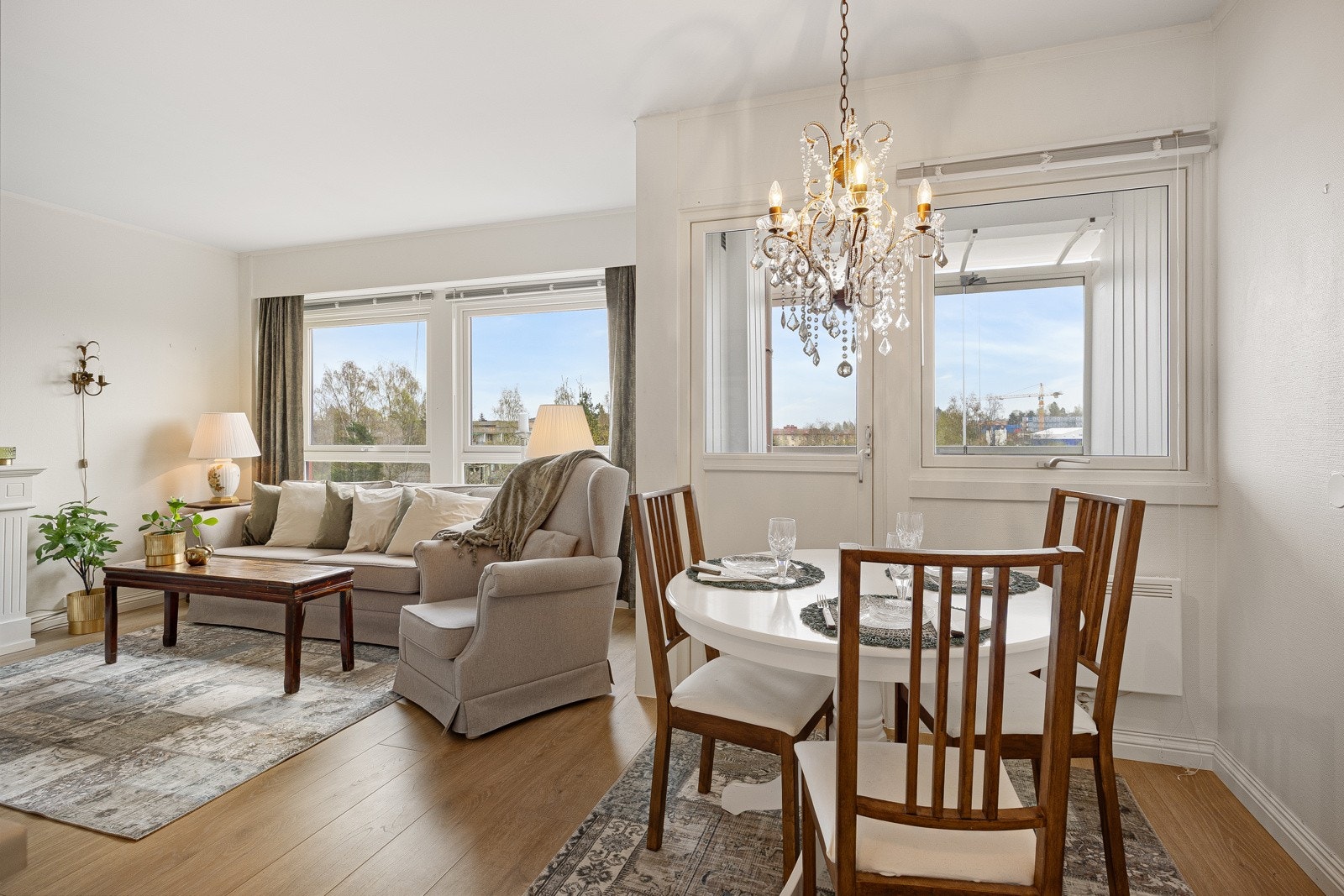 Store vinduer med flott utsikt Galleribilde