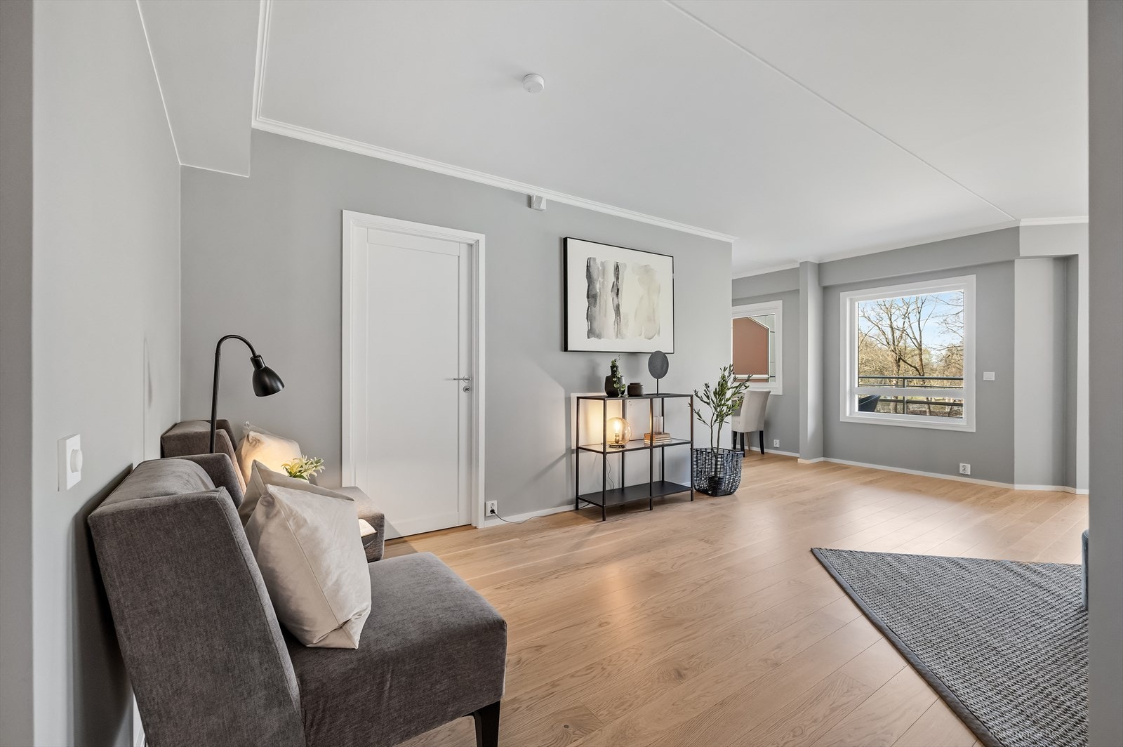 Leiligheten har blitt overflate pusset opp i 2025 med ny malte vegger og tak, samt nytt parkettgulv. Galleribilde
