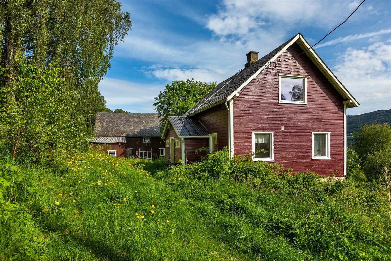 Boligen fremstår med eldre standard og det må påregnes renovering og oppgraderinger. Galleribilde