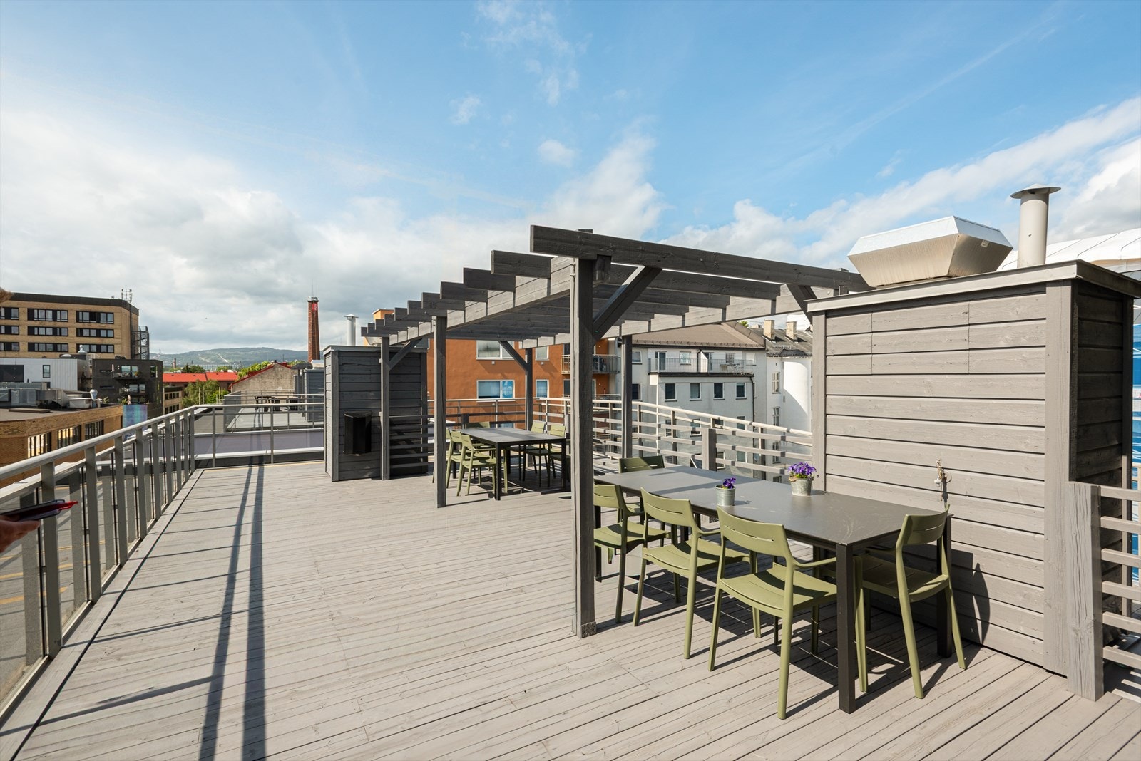 Felles takterrasse med gode solforhold - perfekt for sosiale sammenkomster og avslapning. Galleribilde