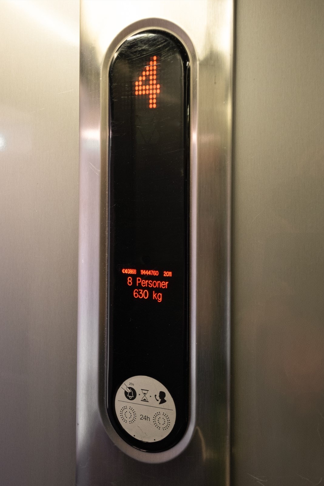 Heisen tar deg komfortabelt opp til leilighetens fjerde etasje. Galleribilde