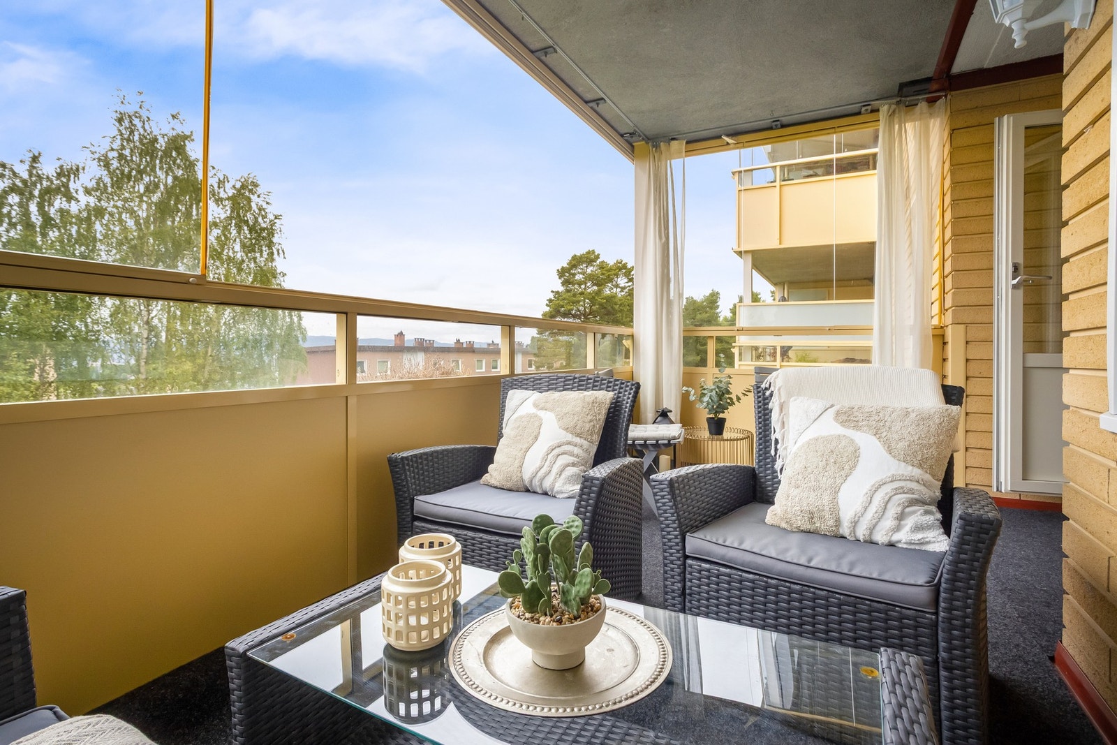 Usjenert beliggenhet i rolig, enveiskjørt gate. Galleribilde