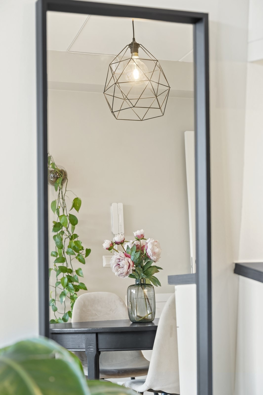 Oppvarming med radiatorer og vannbåren varme. Fyring og varmtvann er inkludert i felleskostnadene. Galleribilde