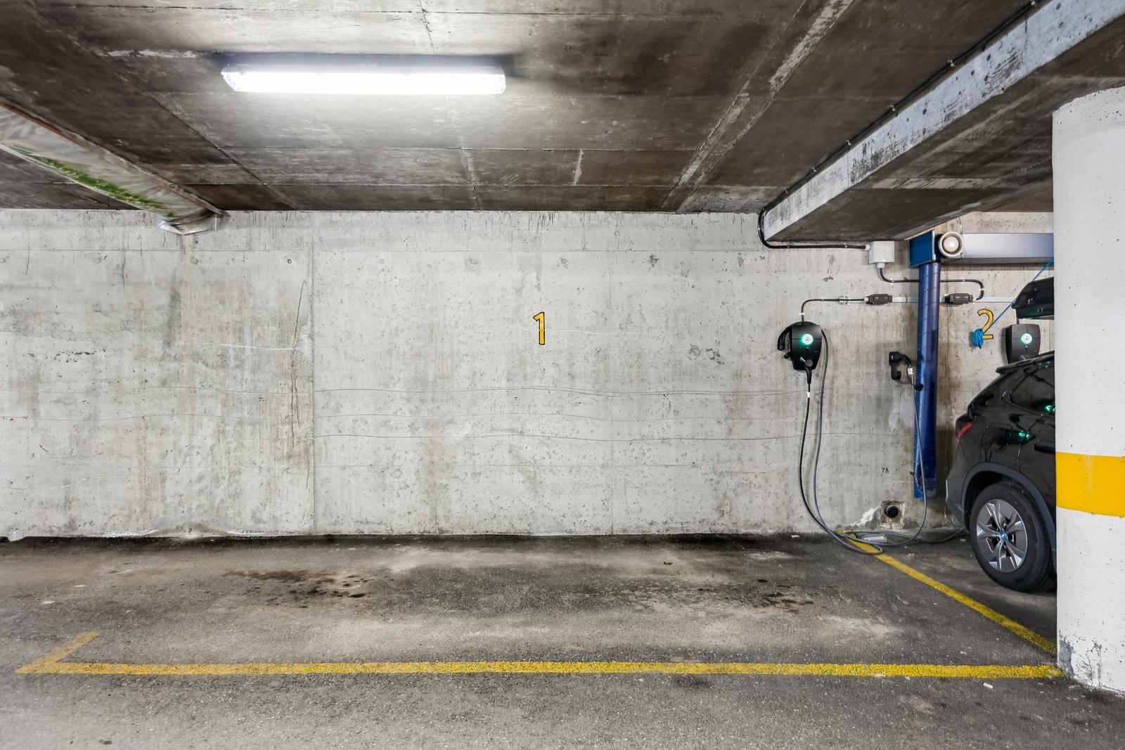 Med leiligheten medfølger det fast parkeringsplass i felles lukket garasjeanlegg - Galleribilde
