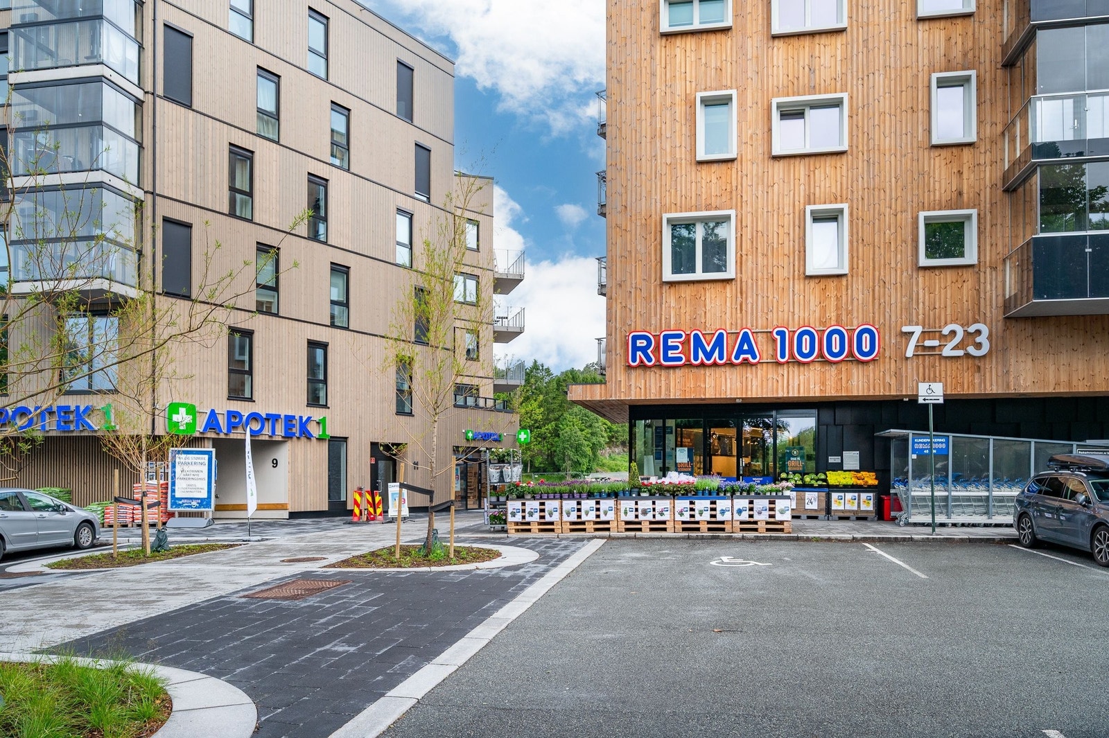 Praktisk beliggende rett over prisvinnende Rema1000 samt apotek! Galleribilde