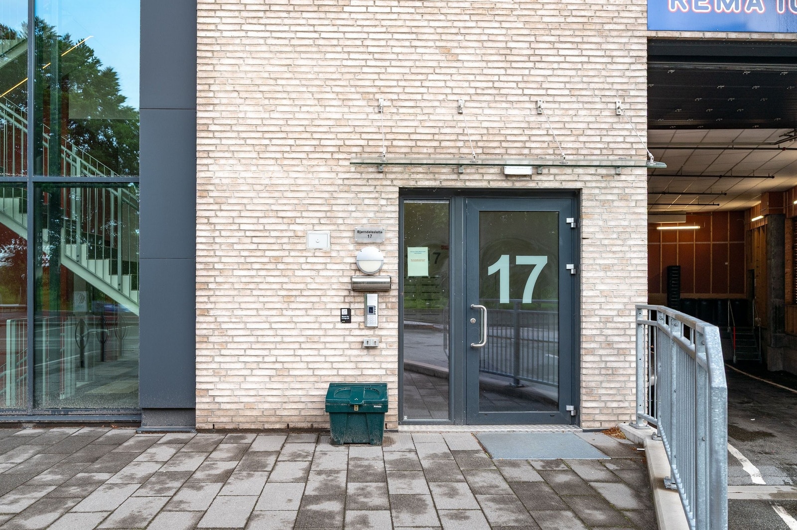 Inngangsdør til Bjørndalssletta 17. Galleribilde