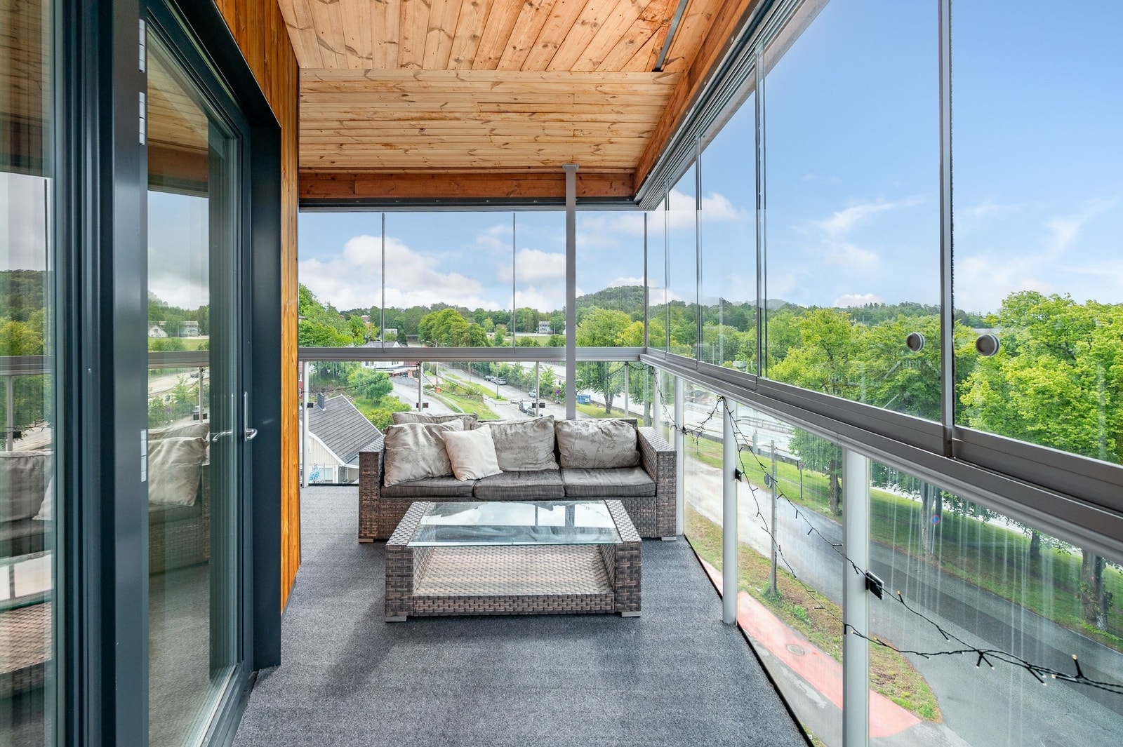 Innglassing gjør at balkongen kan brukes året rundt. Galleribilde