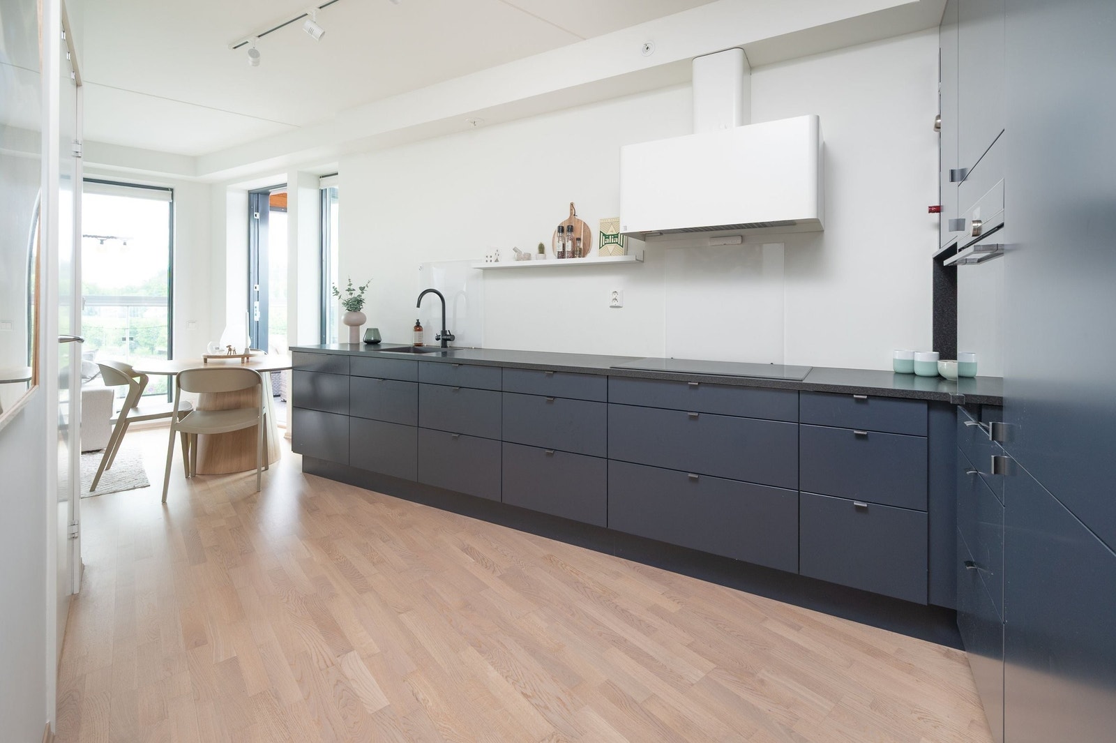 Integrert damp-stekeovn og moderne induksjonsplate fra Siemens. Galleribilde