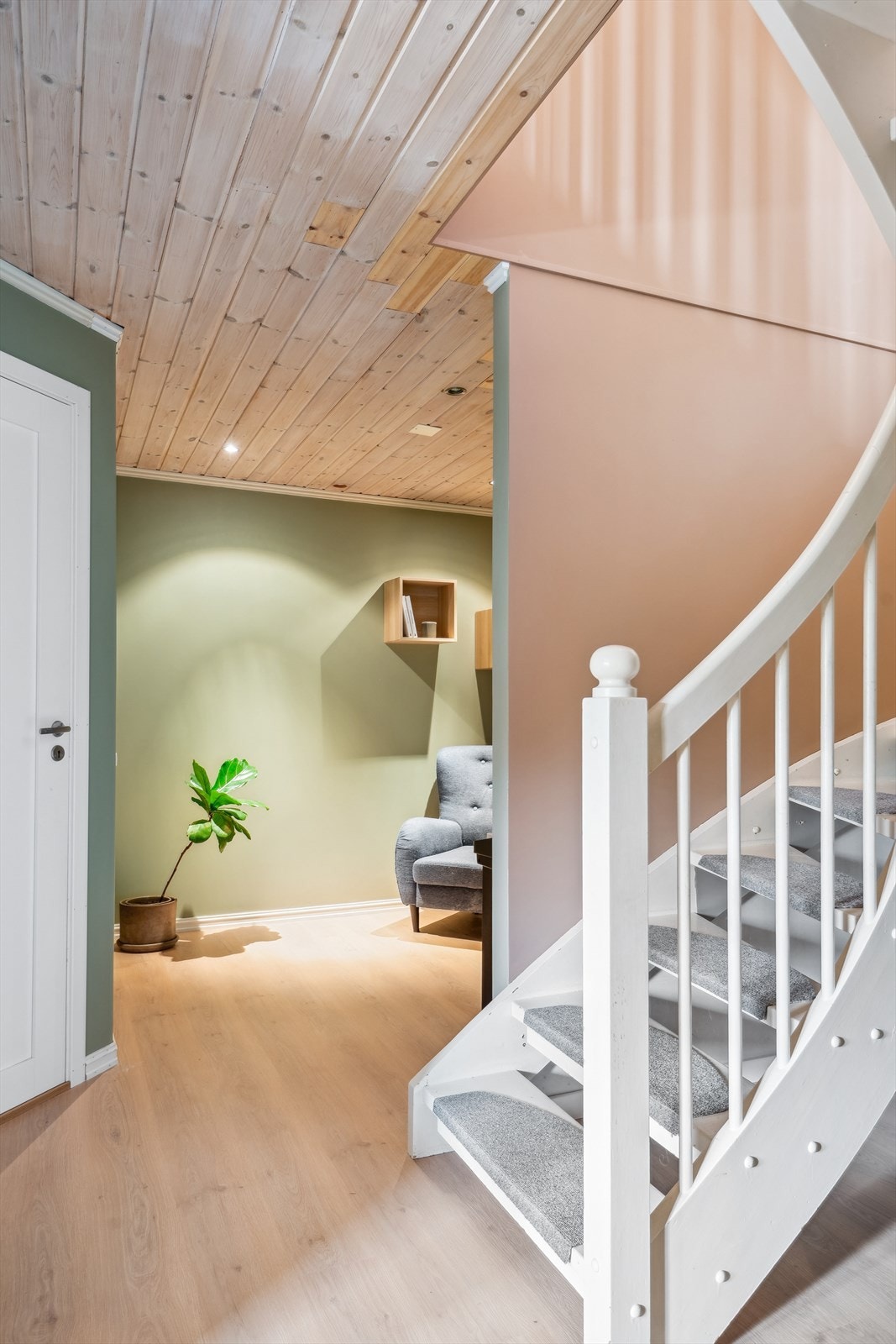 Gangen her nede er romslig og gir deg valgmuligheter. Galleribilde