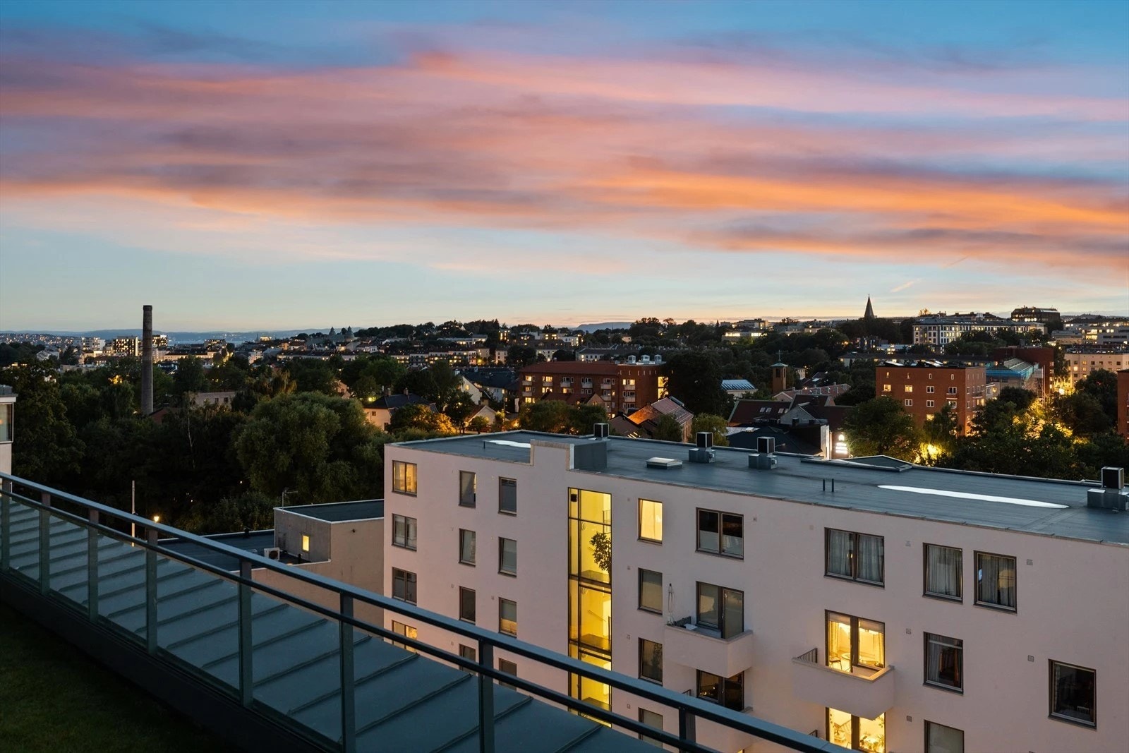 Utsøkt panoramautsikt som strekker seg over hele Oslo. Galleribilde